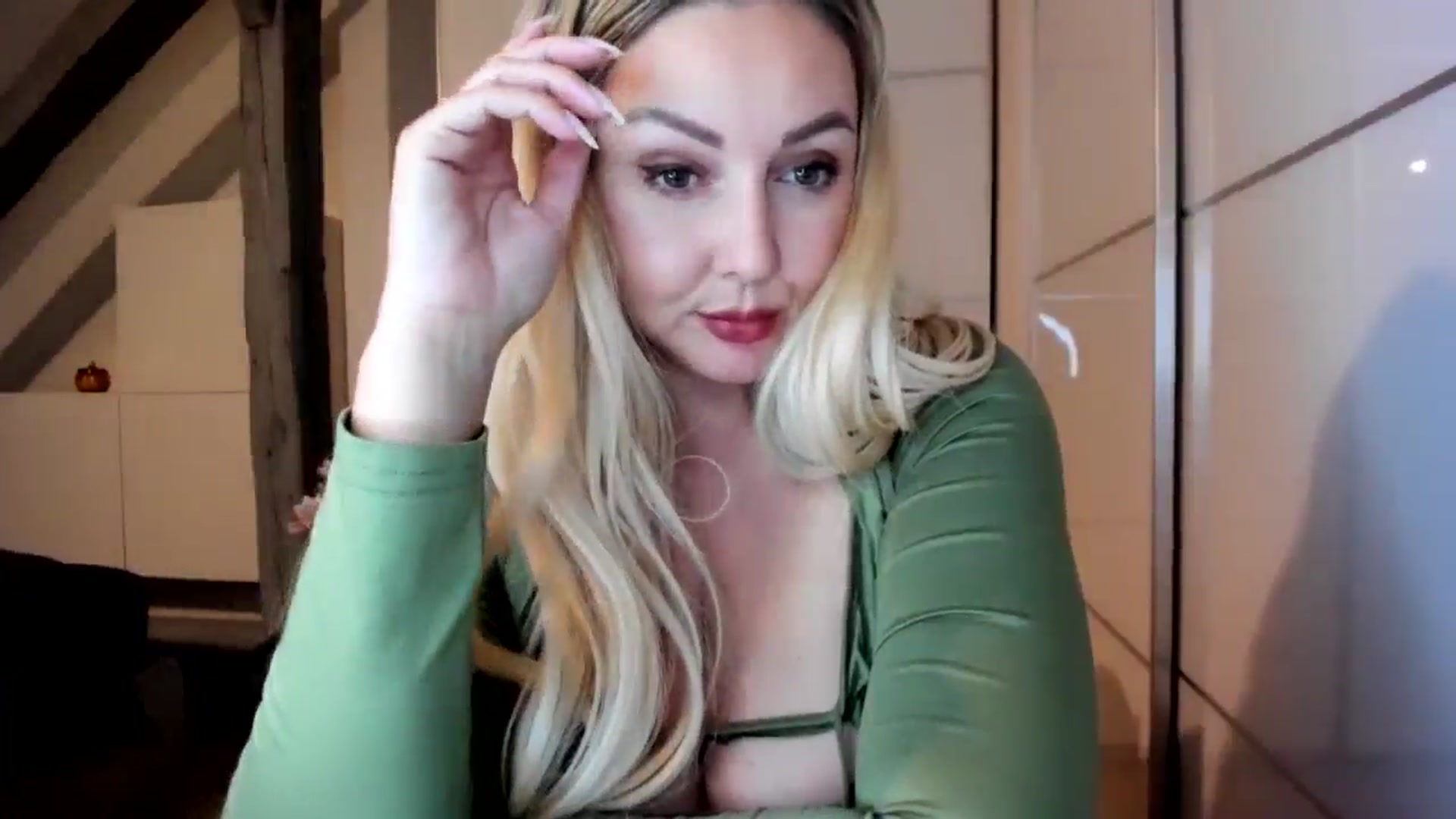 Gallery image thumbnail from Mi_Ha's myfreecams stream on, 09/09/2025, 20:04 image 4 of 20