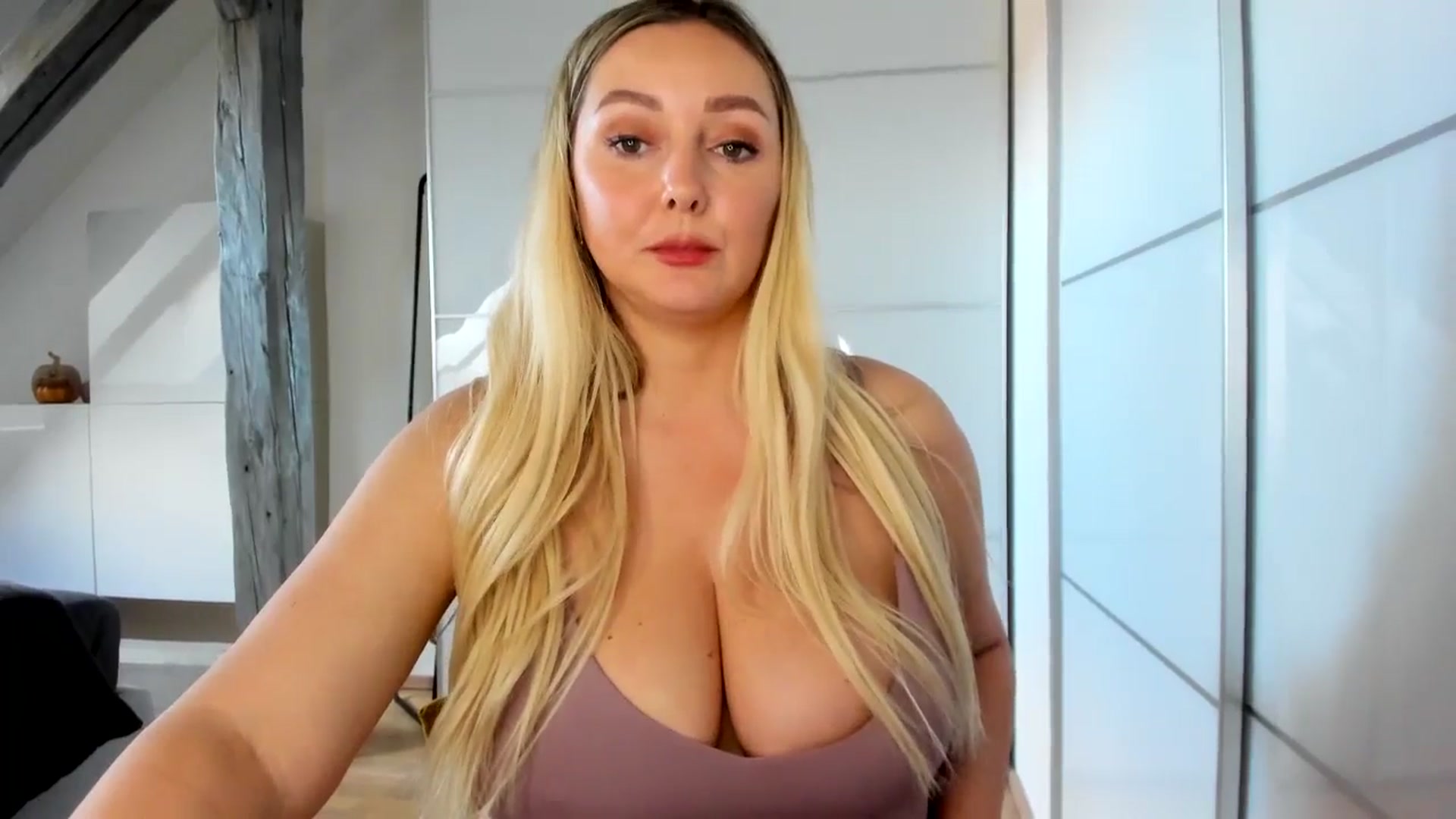 Gallery image thumbnail from Mi_Ha's myfreecams stream on, 09/11/2025, 17:01 image 13 of 20