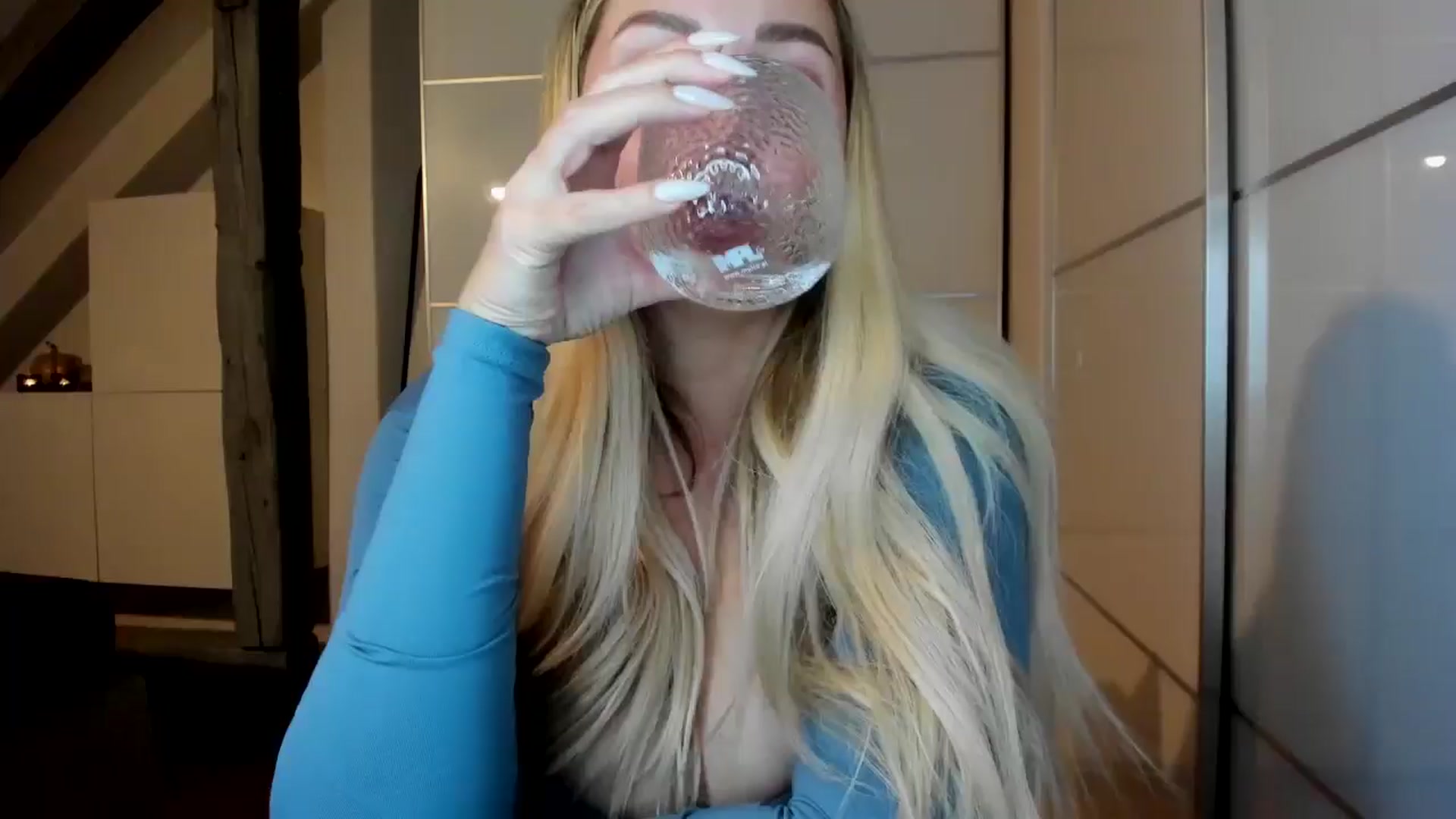 Gallery image thumbnail from Mi_Ha's myfreecams stream on, 09/14/2025, 21:02 image 5 of 20