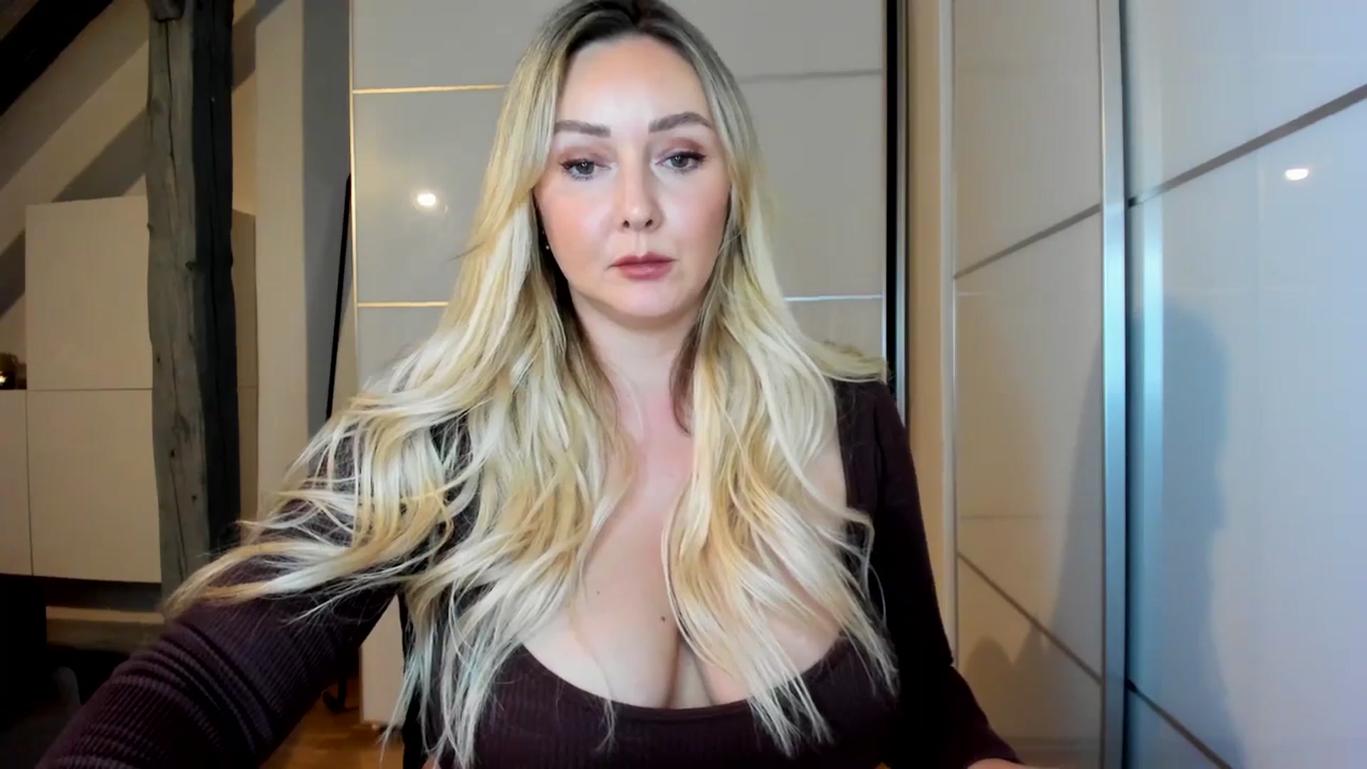 Gallery image thumbnail from Mi_Ha's myfreecams stream on, 09/15/2025, 20:23 image 2 of 20