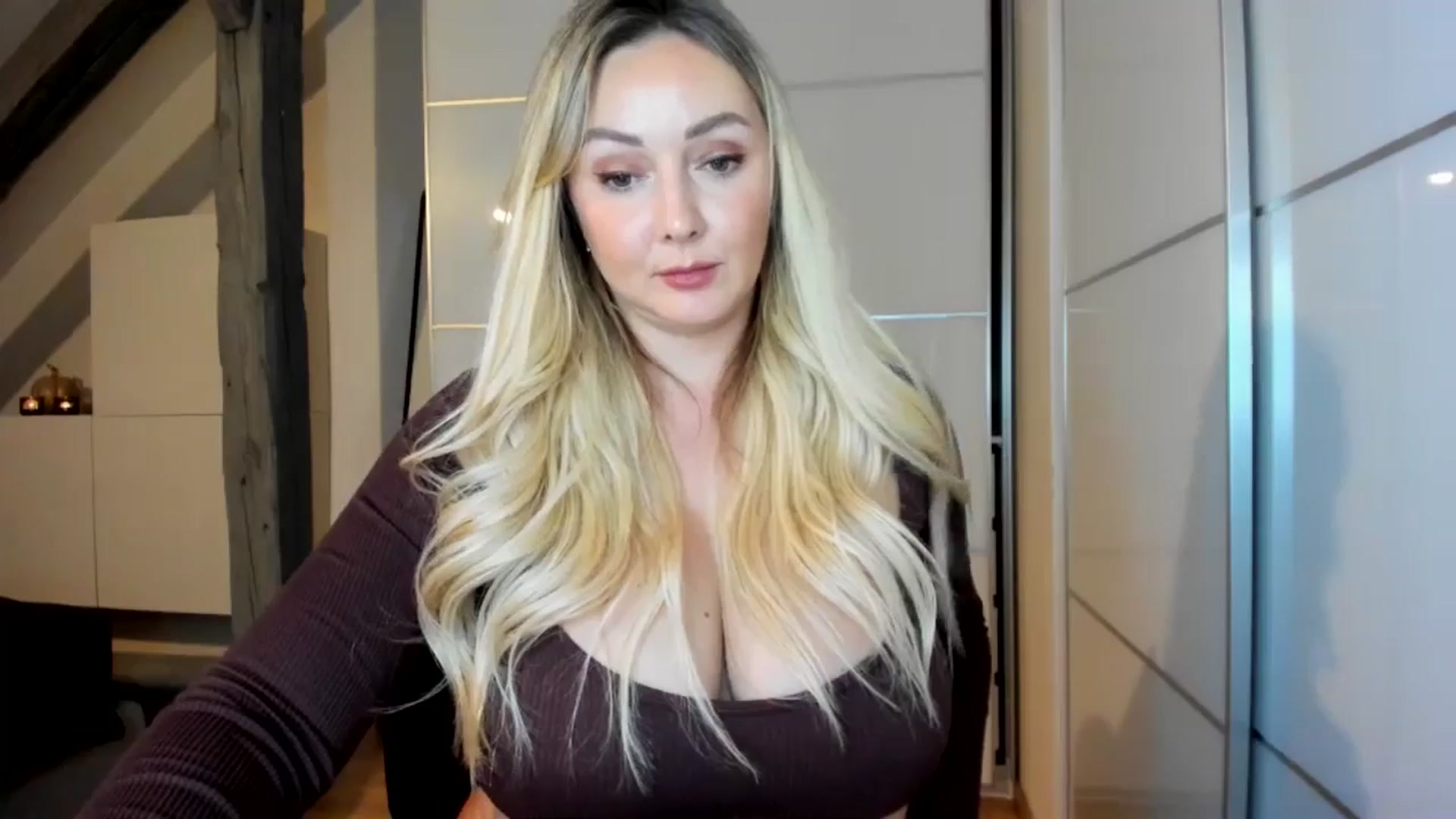Gallery image thumbnail from Mi_Ha's myfreecams stream on, 09/15/2025, 20:23 image 19 of 20