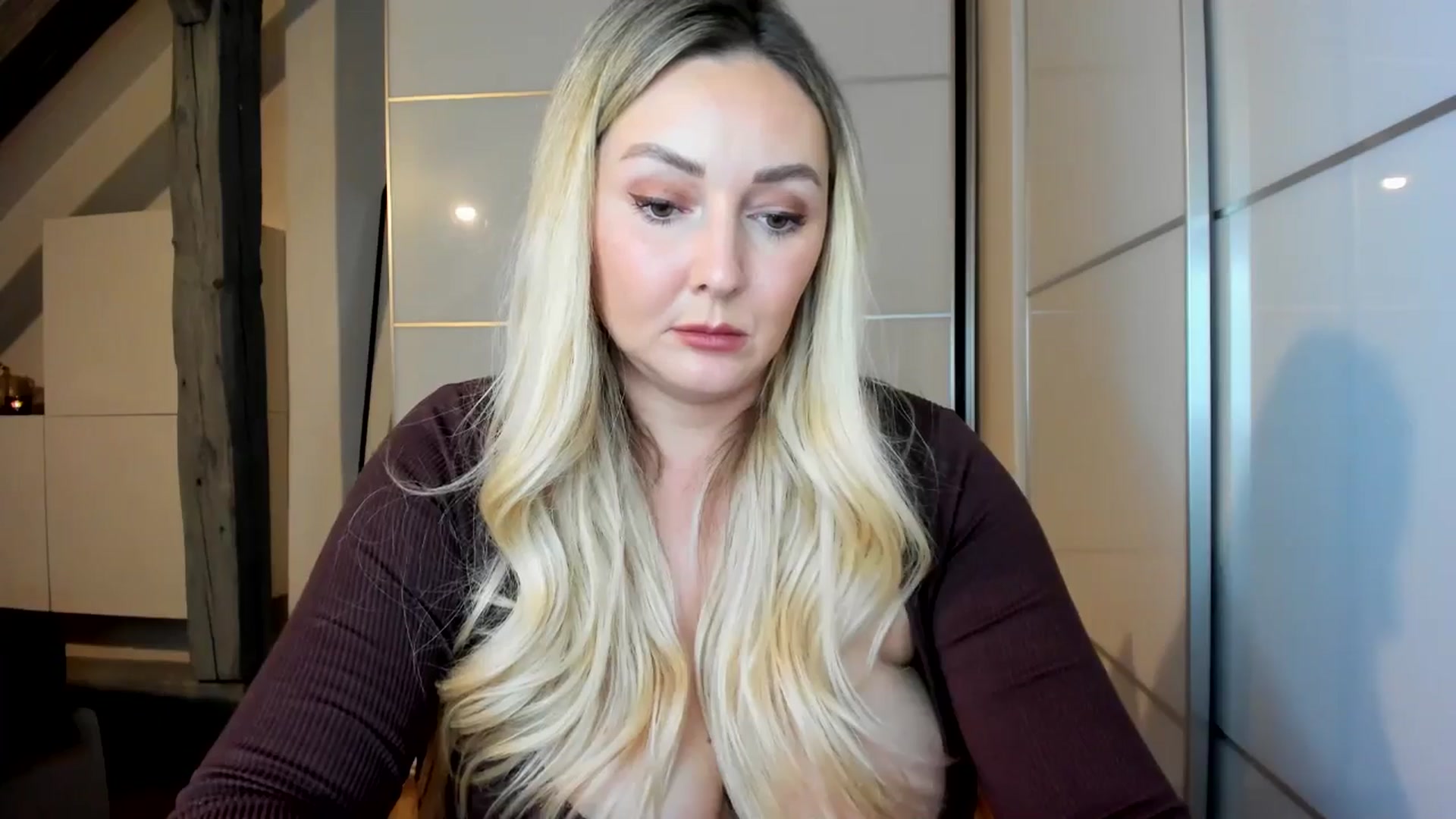 Gallery image thumbnail from Mi_Ha's myfreecams stream on, 09/15/2025, 20:23 image 11 of 20