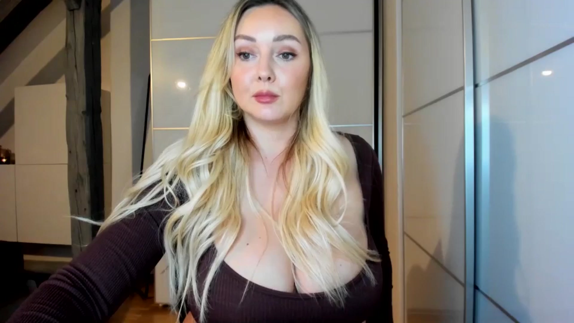 Gallery image thumbnail from Mi_Ha's myfreecams stream on, 09/15/2025, 20:23 image 14 of 20