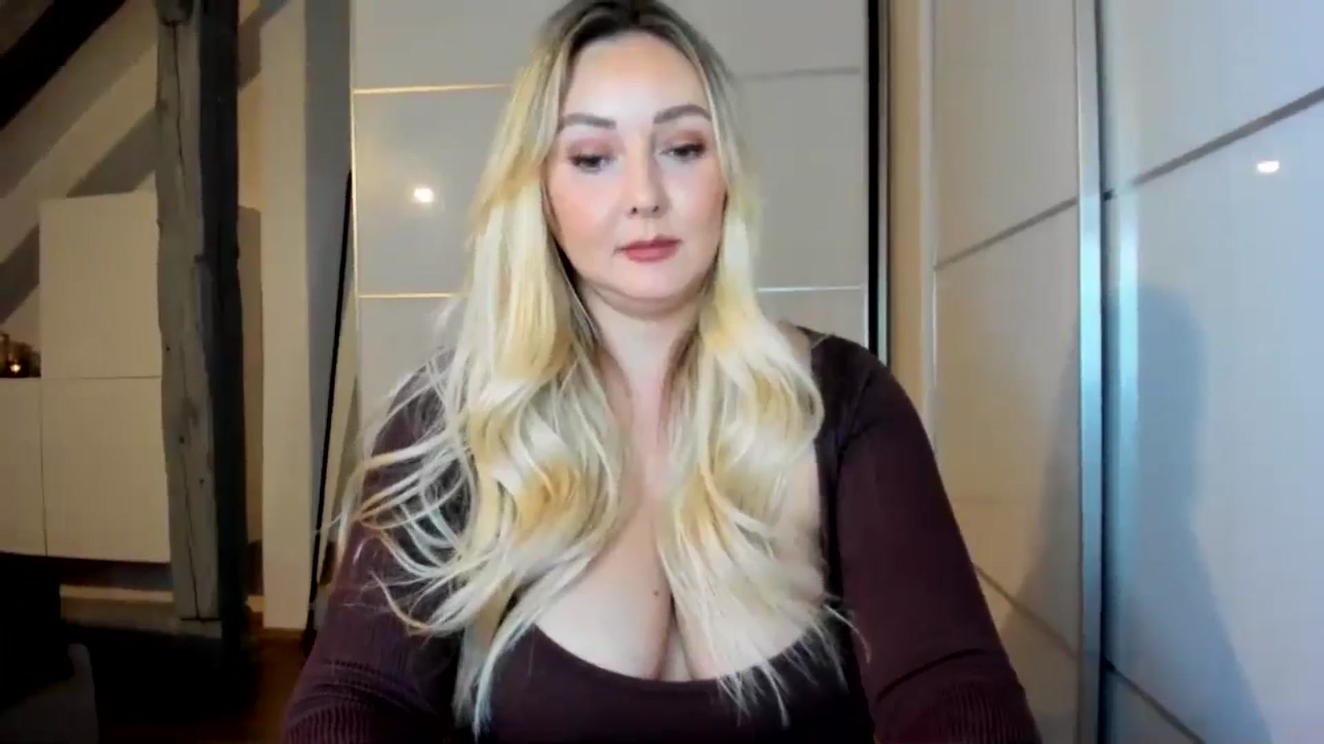 Gallery image thumbnail from Mi_Ha's myfreecams stream on, 09/15/2025, 20:23 image 6 of 20
