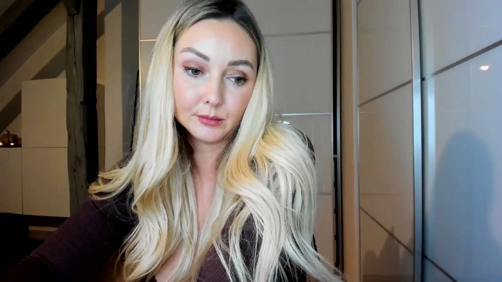 Gallery image thumbnail from Mi_Ha's myfreecams stream on, 09/15/2025, 21:49 image 10 of 20