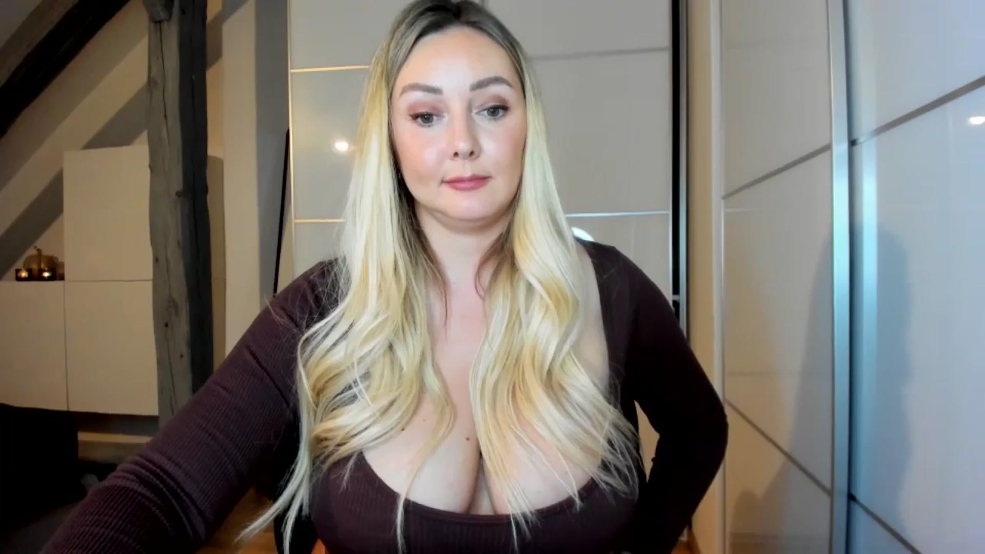 Gallery image thumbnail from Mi_Ha's myfreecams stream on, 09/15/2025, 21:49 image 4 of 20