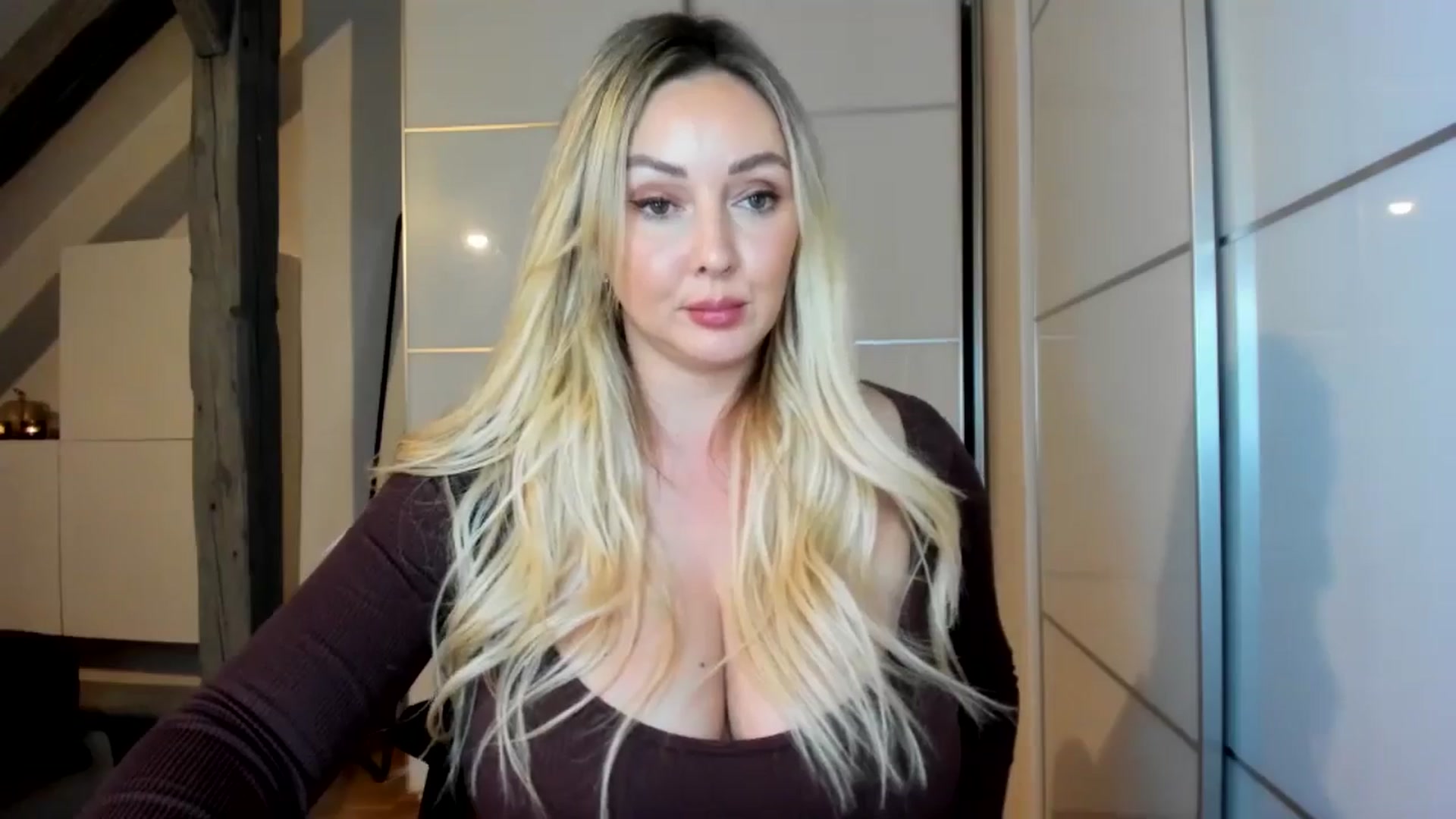 Gallery image thumbnail from Mi_Ha's myfreecams stream on, 09/15/2025, 21:49 image 6 of 20