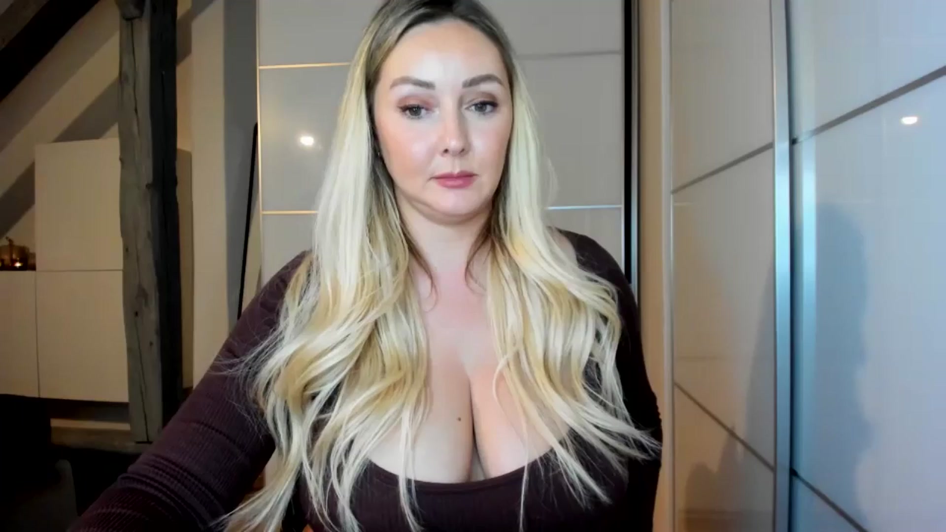 Gallery image thumbnail from Mi_Ha's myfreecams stream on, 09/15/2025, 21:49 image 20 of 20