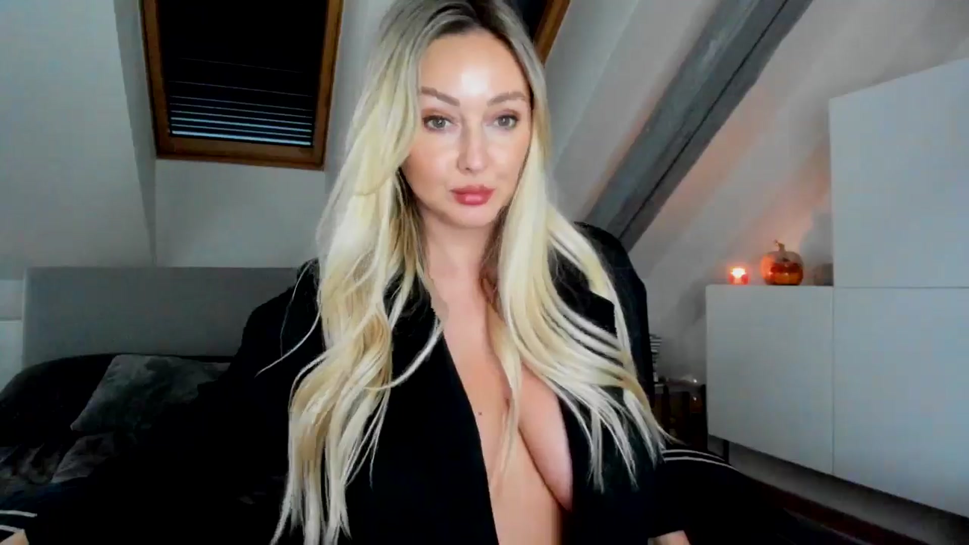 Gallery image thumbnail from Mi_Ha's myfreecams stream on, 09/23/2025, 13:41 image 11 of 20
