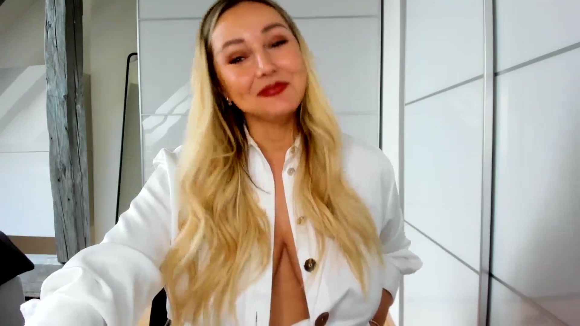 Gallery image thumbnail from Mi_Ha's myfreecams stream on, 09/26/2025, 14:07 image 3 of 20