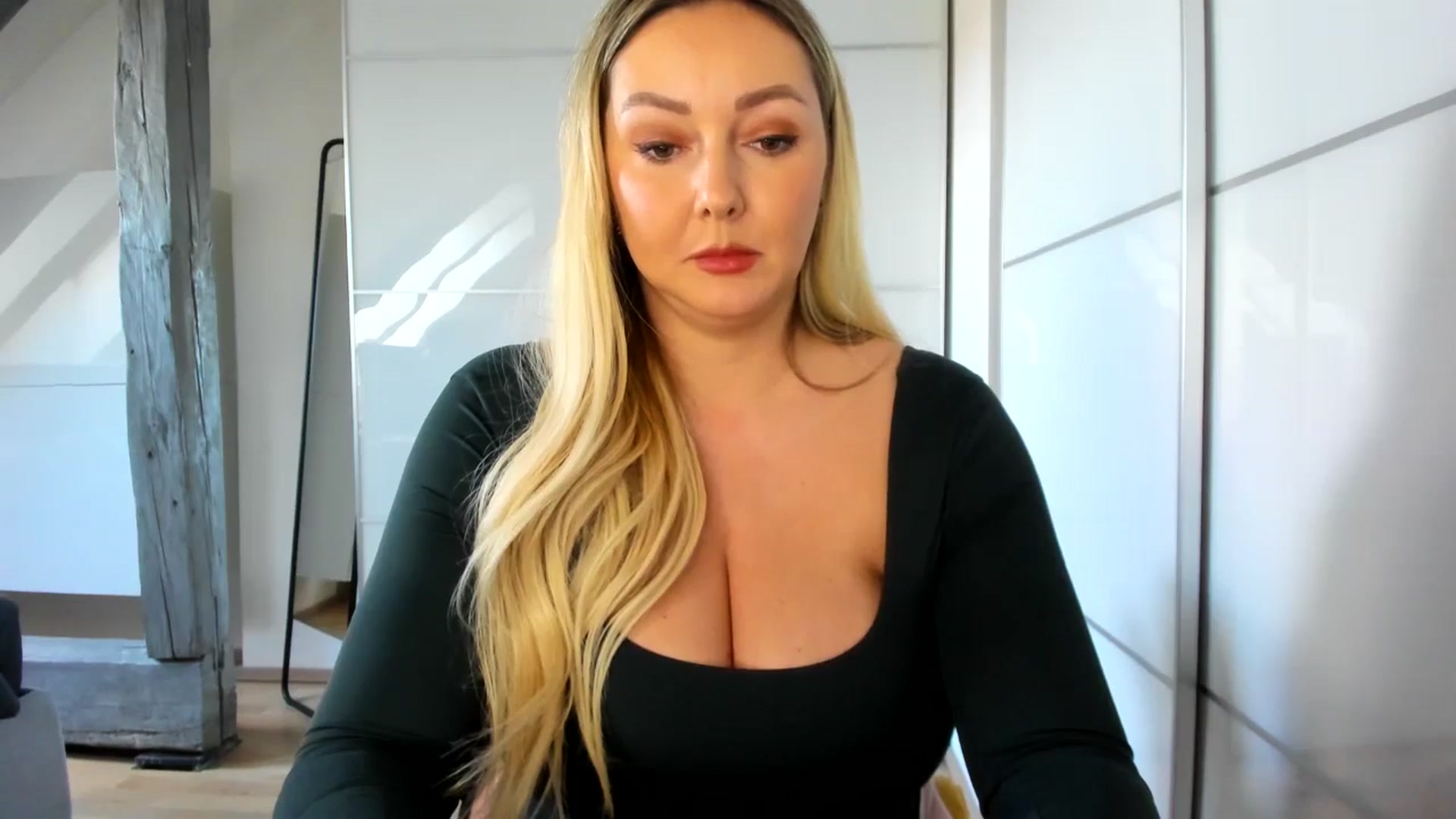 Gallery image thumbnail from Mi_Ha's myfreecams stream on, 09/28/2025, 14:22 image 4 of 20