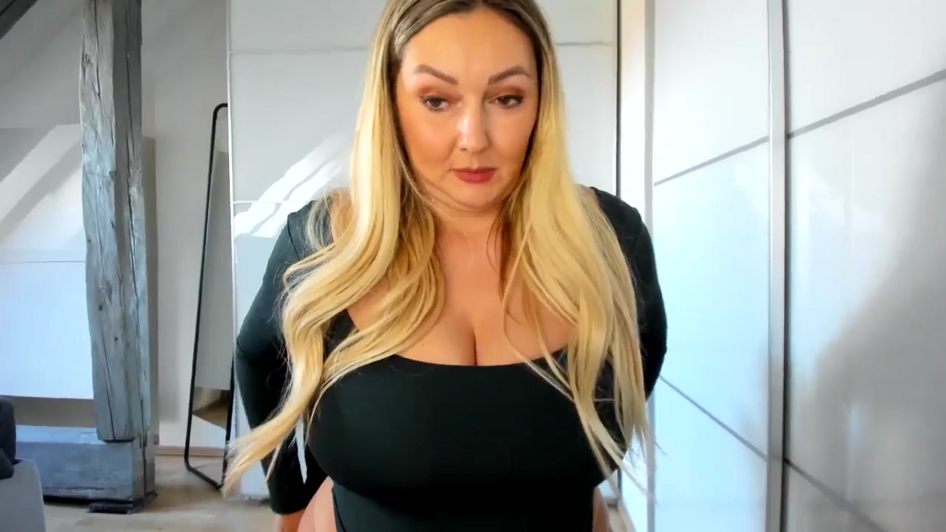 Gallery image thumbnail from Mi_Ha's myfreecams stream on, 09/28/2025, 14:22 image 15 of 20
