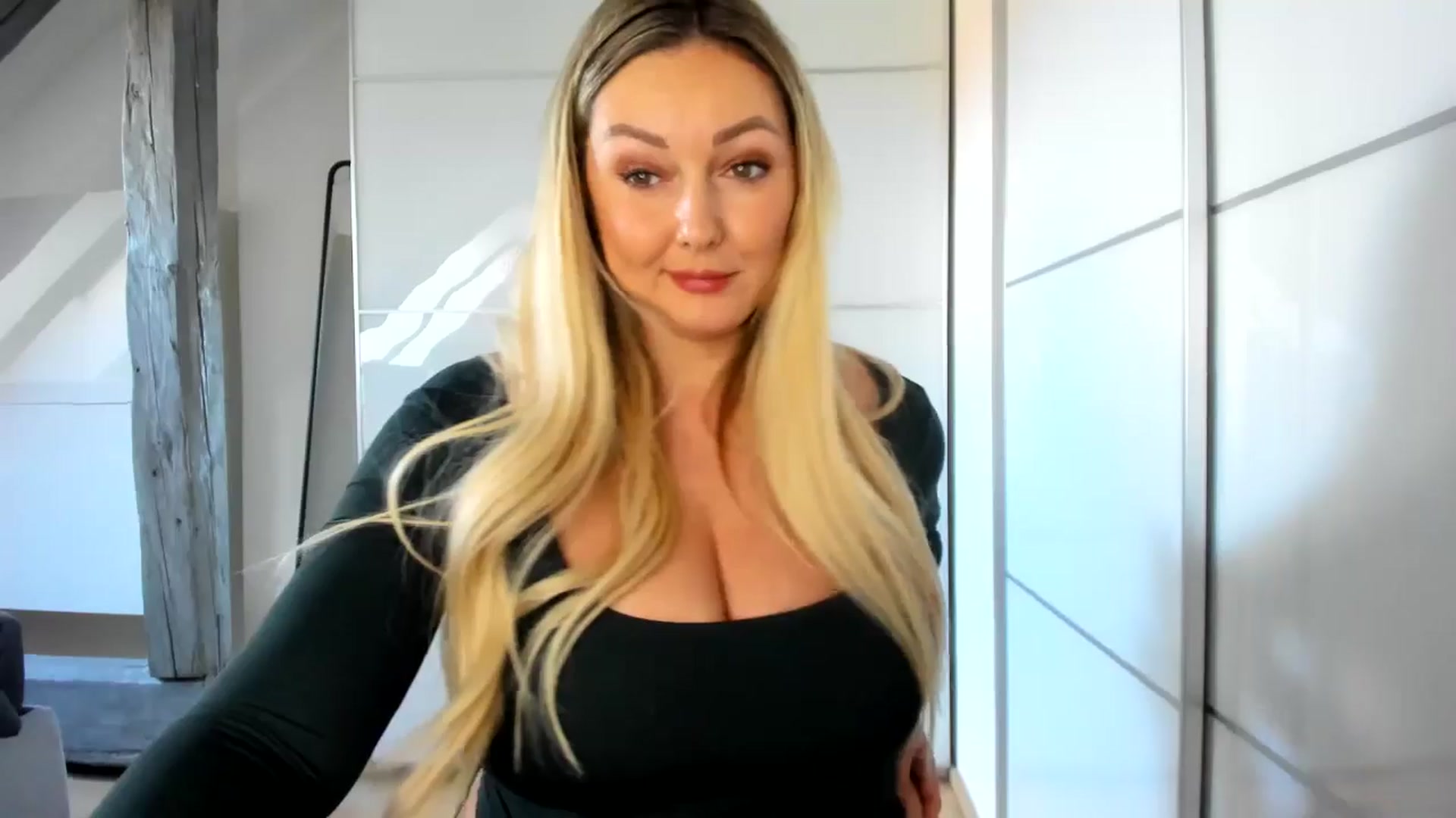 Gallery image thumbnail from Mi_Ha's myfreecams stream on, 09/28/2025, 14:22 image 14 of 20