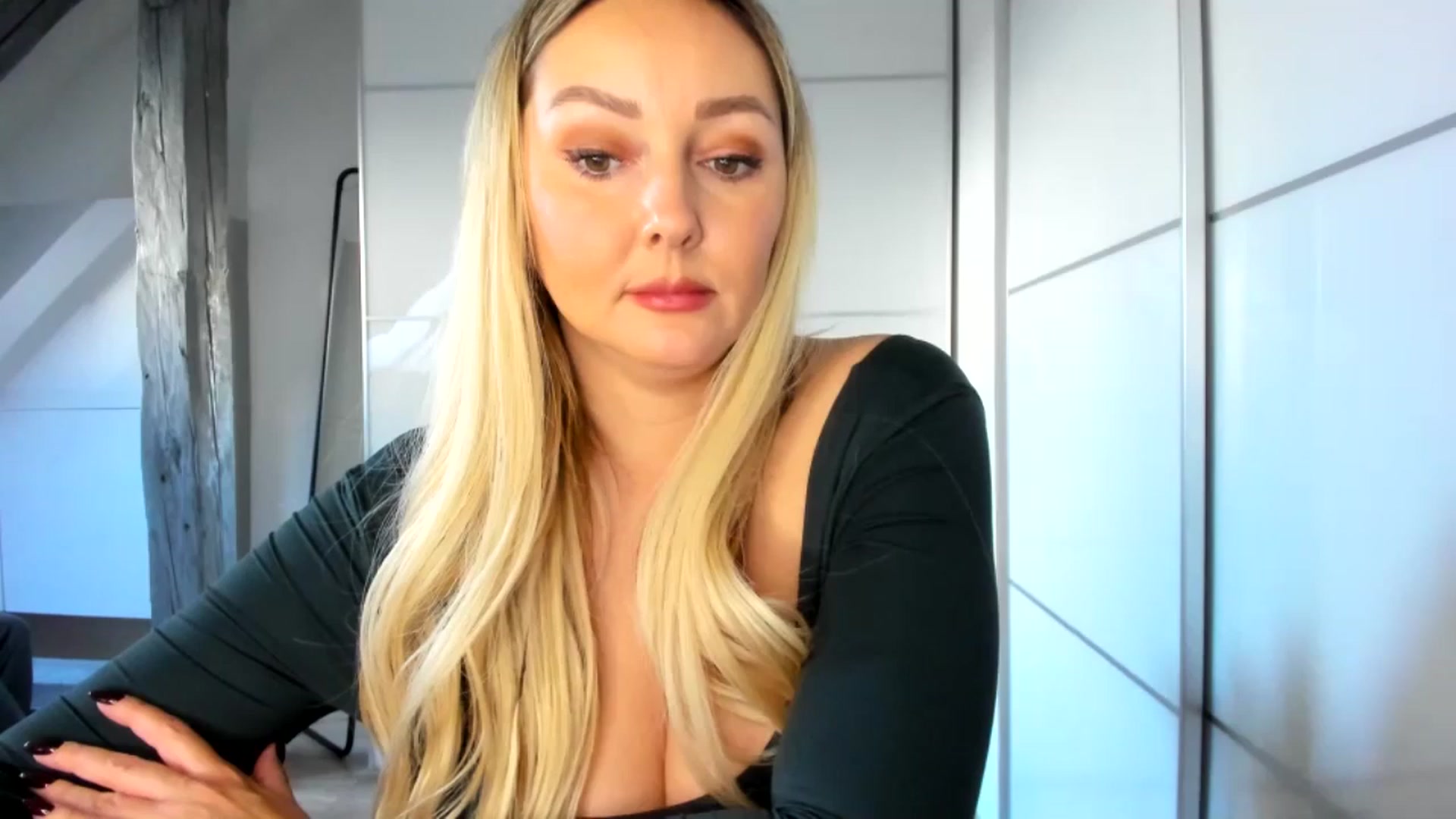 Gallery image thumbnail from Mi_Ha's myfreecams stream on, 09/28/2025, 16:12 image 9 of 20