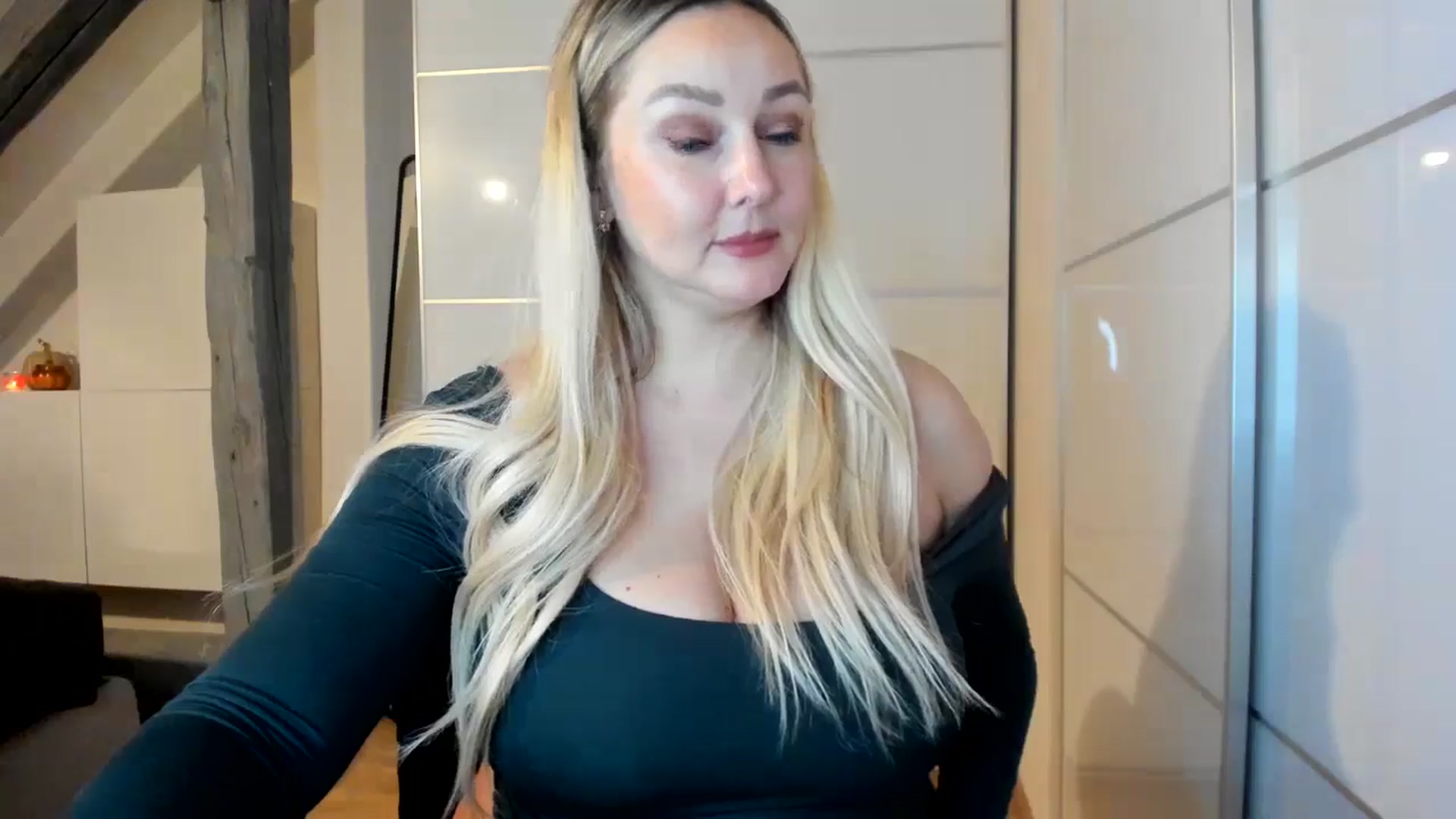 Gallery image thumbnail from Mi_Ha's myfreecams stream on, 09/28/2025, 21:47 image 12 of 20