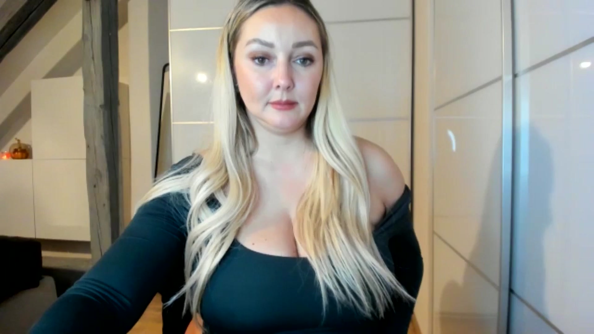 Gallery image thumbnail from Mi_Ha's myfreecams stream on, 09/28/2025, 21:47 image 13 of 20