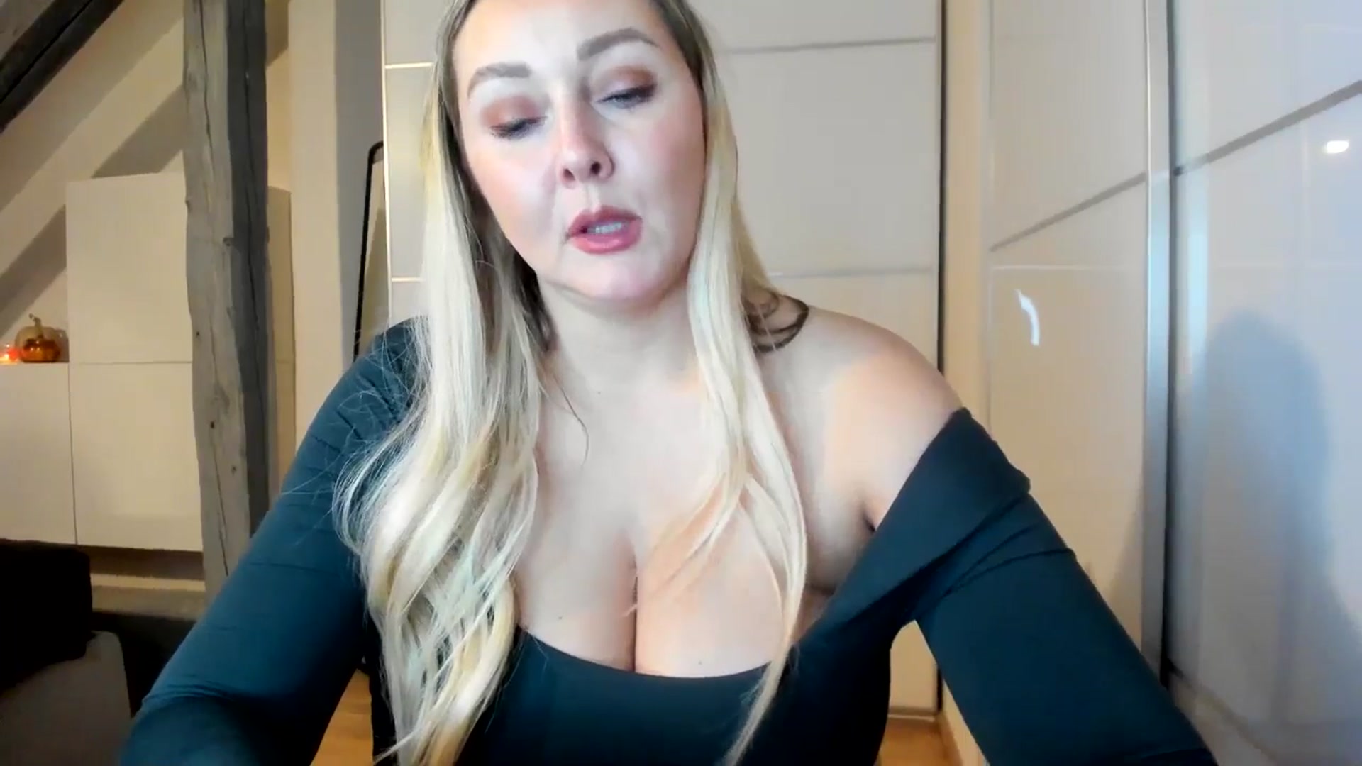 Gallery image thumbnail from Mi_Ha's myfreecams stream on, 09/28/2025, 21:47 image 19 of 20