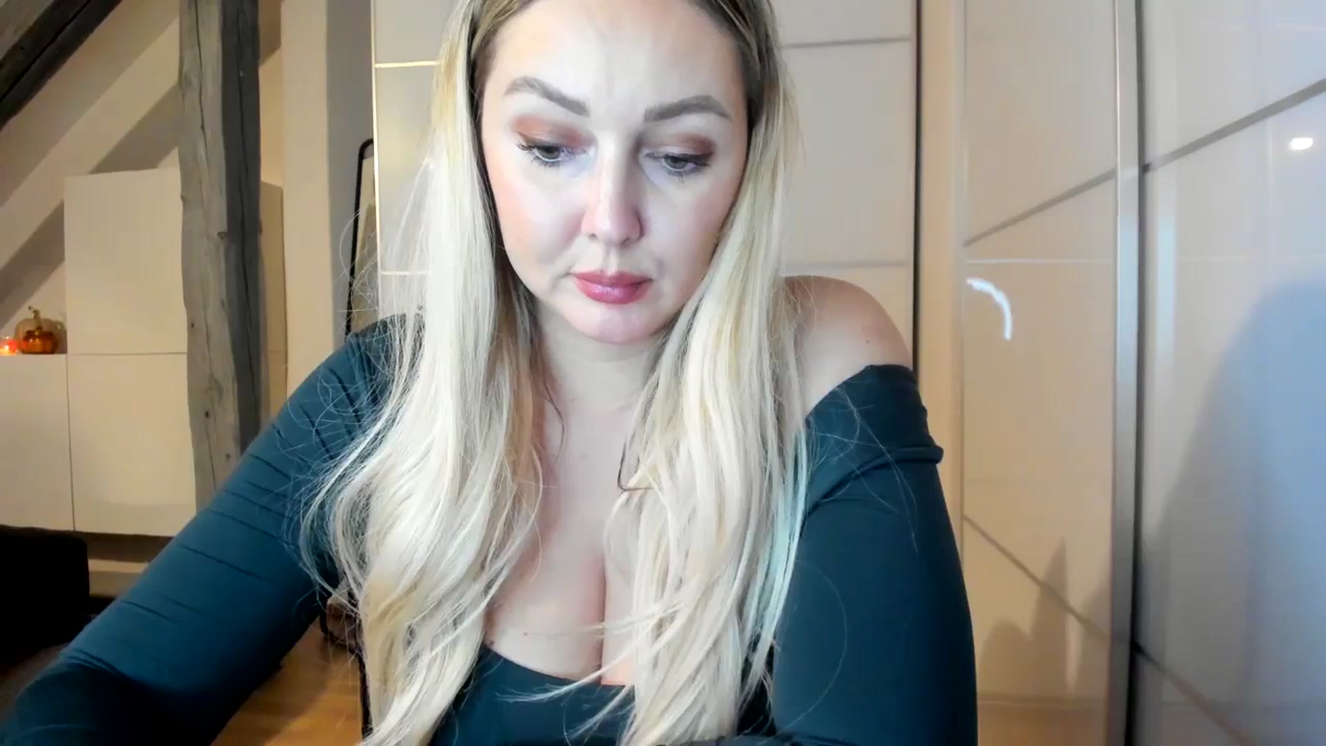 Gallery image thumbnail from Mi_Ha's myfreecams stream on, 09/28/2025, 21:47 image 20 of 20