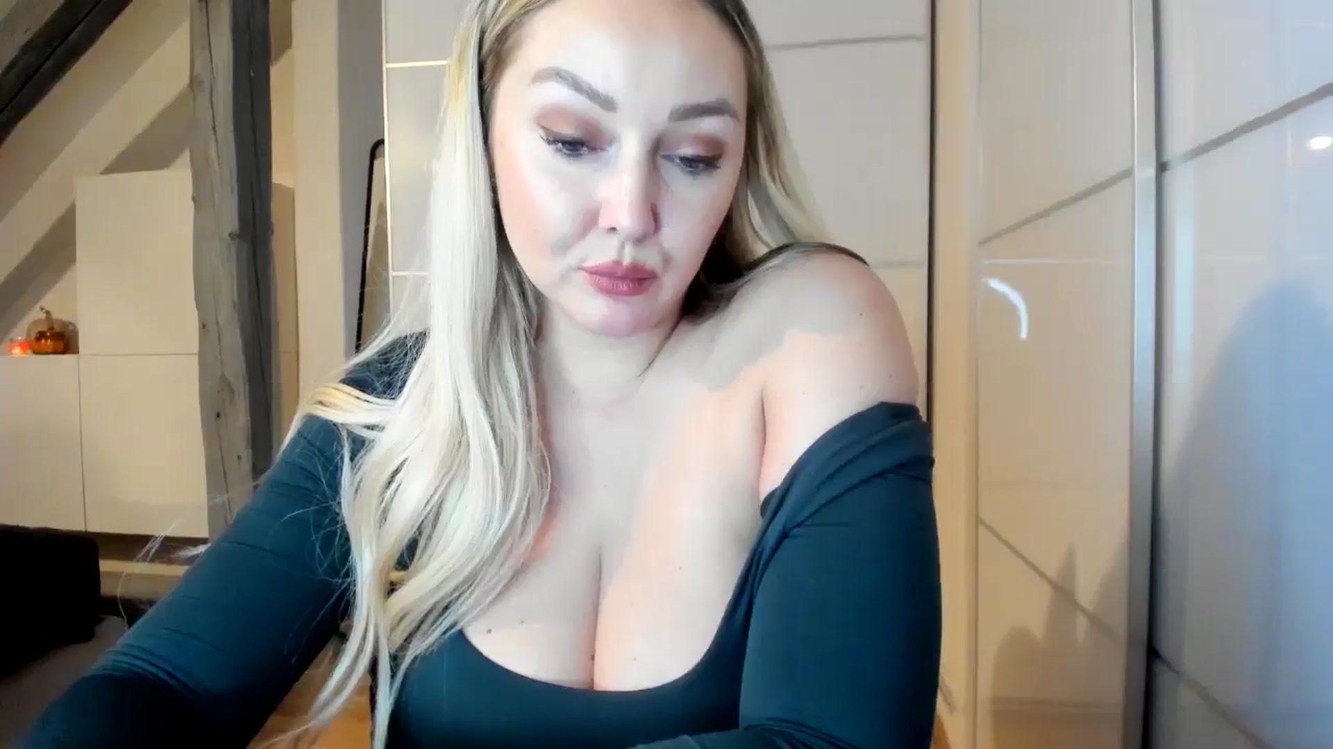 Gallery image thumbnail from Mi_Ha's myfreecams stream on, 09/28/2025, 21:47 image 10 of 20