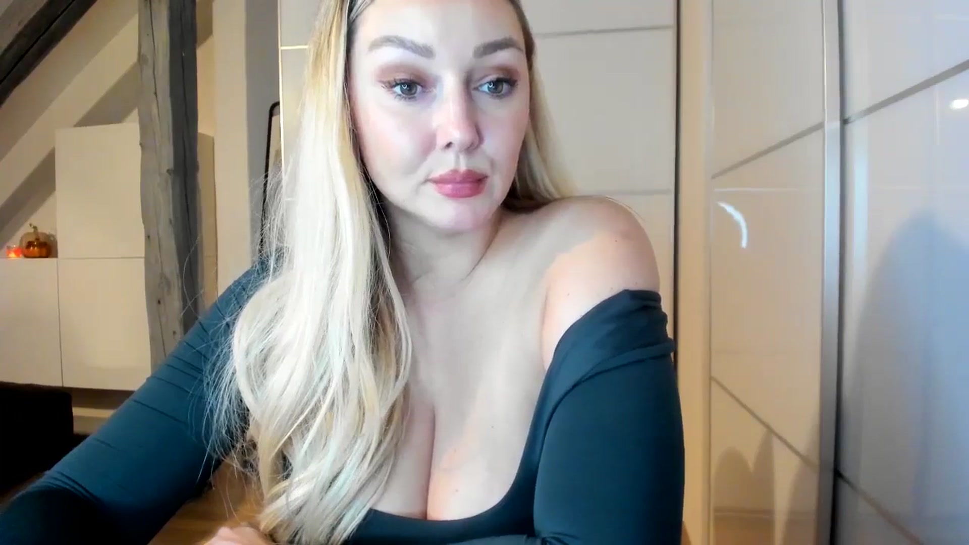 Gallery image thumbnail from Mi_Ha's myfreecams stream on, 09/28/2025, 21:47 image 5 of 20