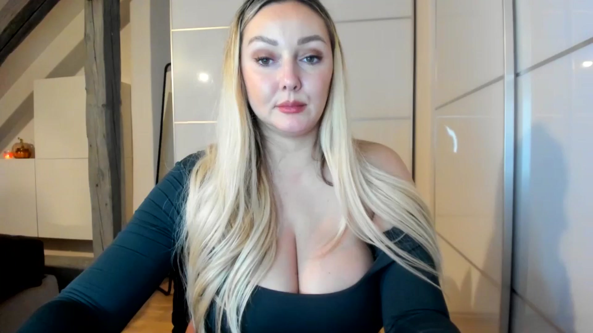 Gallery image thumbnail from Mi_Ha's myfreecams stream on, 09/28/2025, 21:47 image 6 of 20