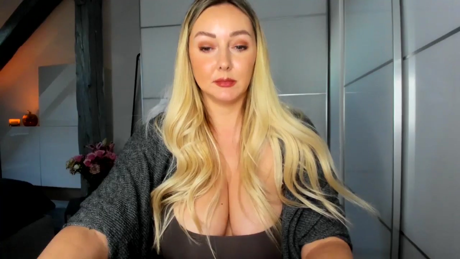 Gallery image thumbnail from Mi_Ha's myfreecams stream on, 09/29/2025, 16:22 image 20 of 20