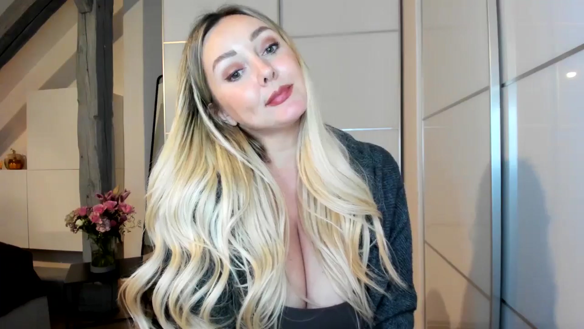 Gallery image thumbnail from Mi_Ha's myfreecams stream on, 09/29/2025, 21:03 image 11 of 20