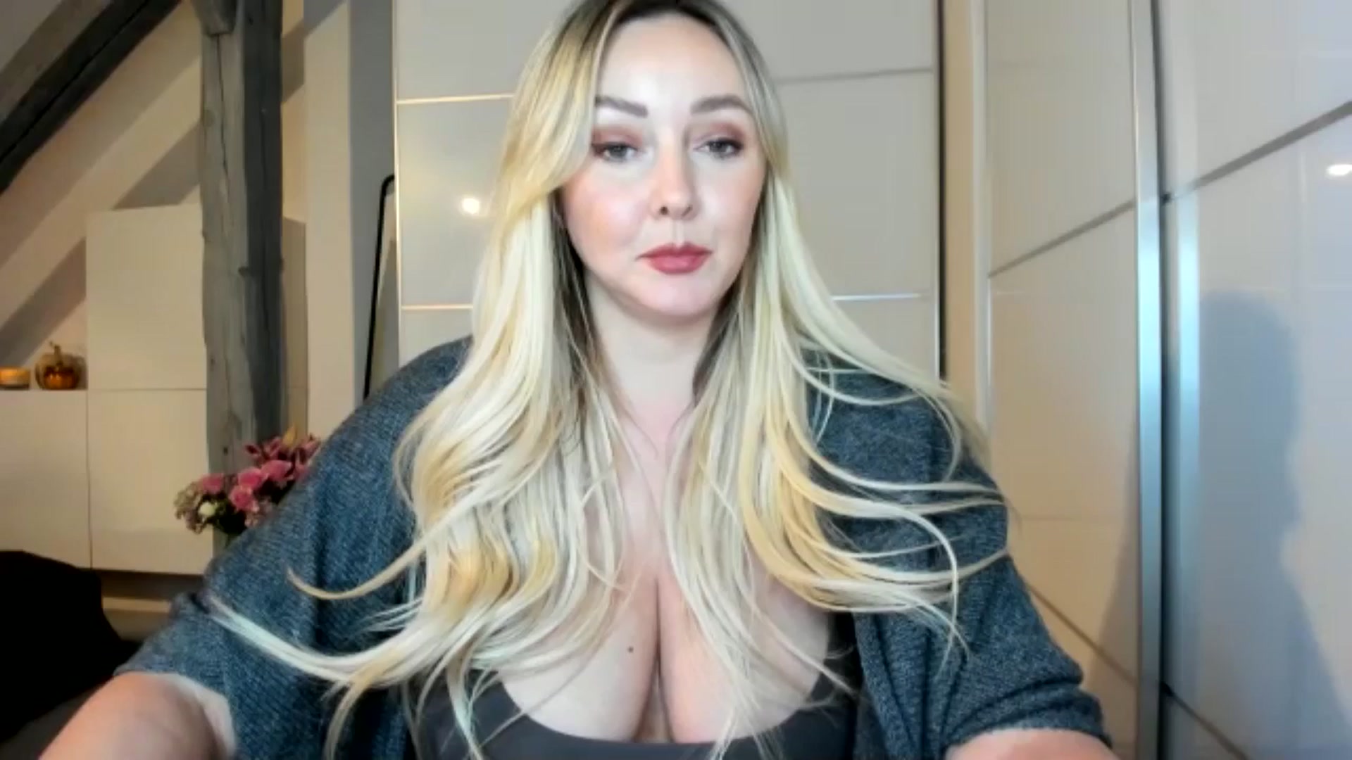 Gallery image thumbnail from Mi_Ha's myfreecams stream on, 09/29/2025, 21:03 image 1 of 20
