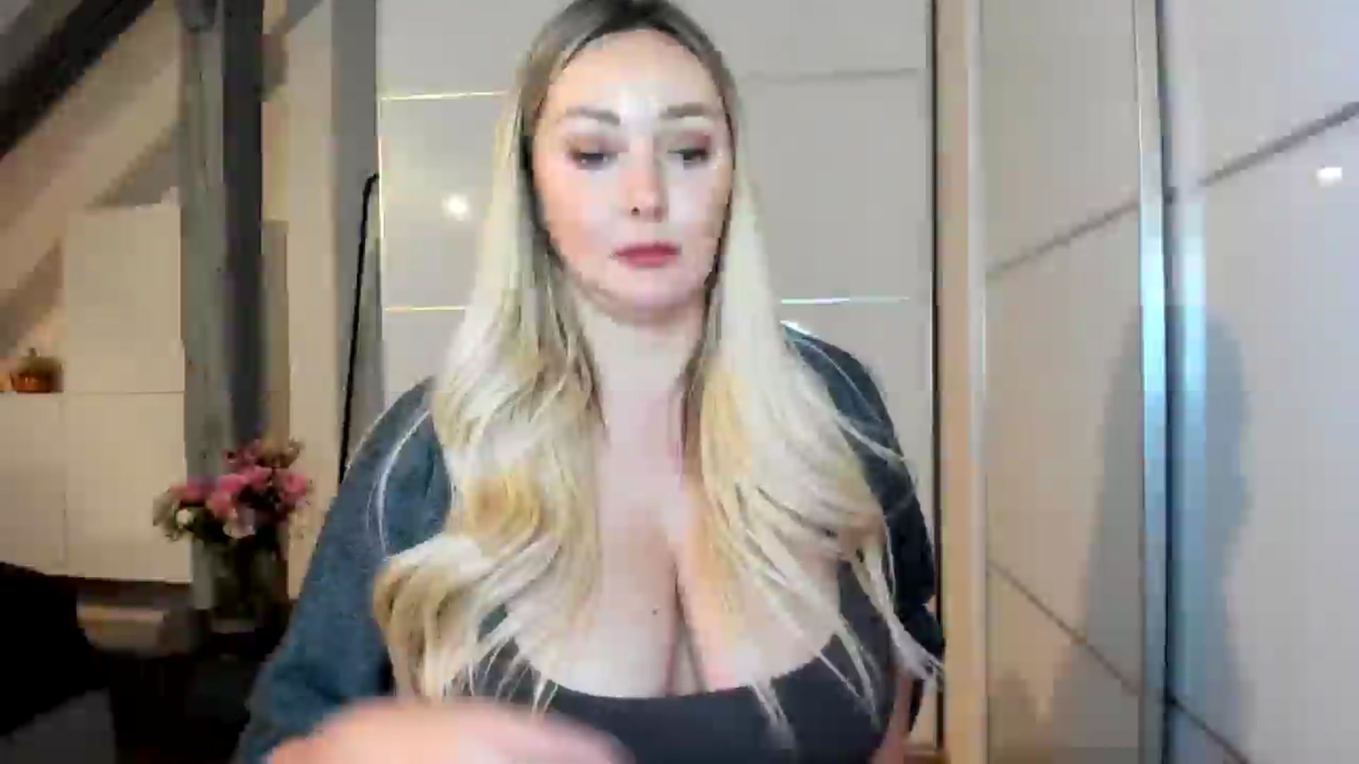 Gallery image thumbnail from Mi_Ha's myfreecams stream on, 09/29/2025, 21:03 image 17 of 20