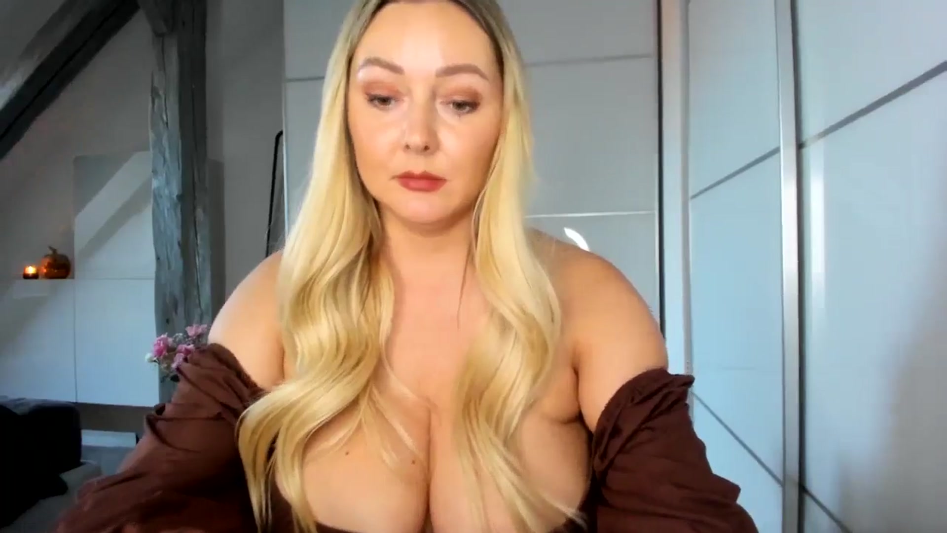Gallery image thumbnail from Mi_Ha's myfreecams stream on, 09/30/2025, 16:32 image 9 of 20