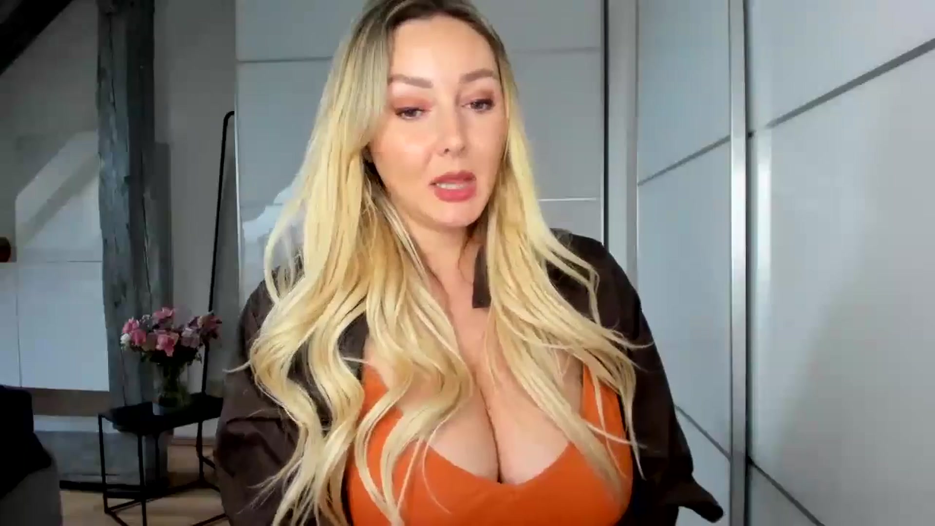 Gallery image thumbnail from Mi_Ha's myfreecams stream on, 10/01/2025, 15:07 image 16 of 20