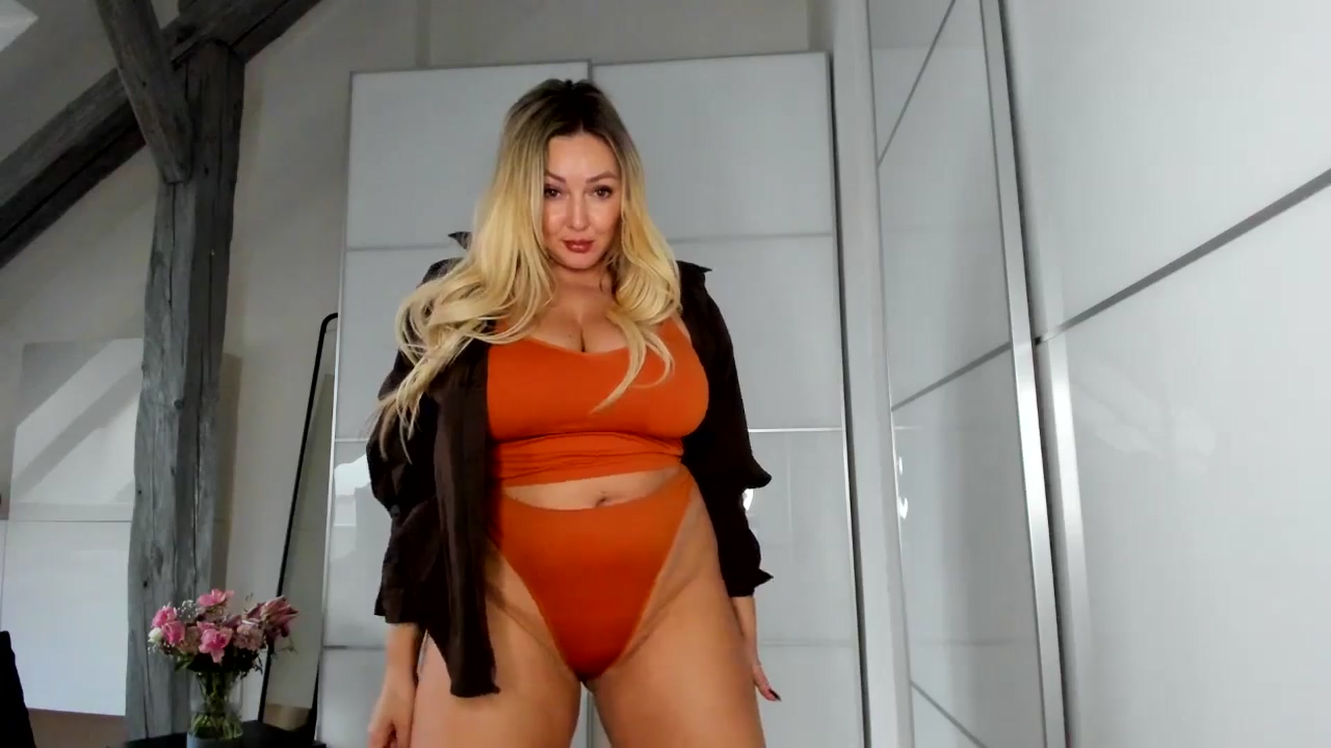 Gallery image thumbnail from Mi_Ha's myfreecams stream on, 10/01/2025, 15:07 image 3 of 20