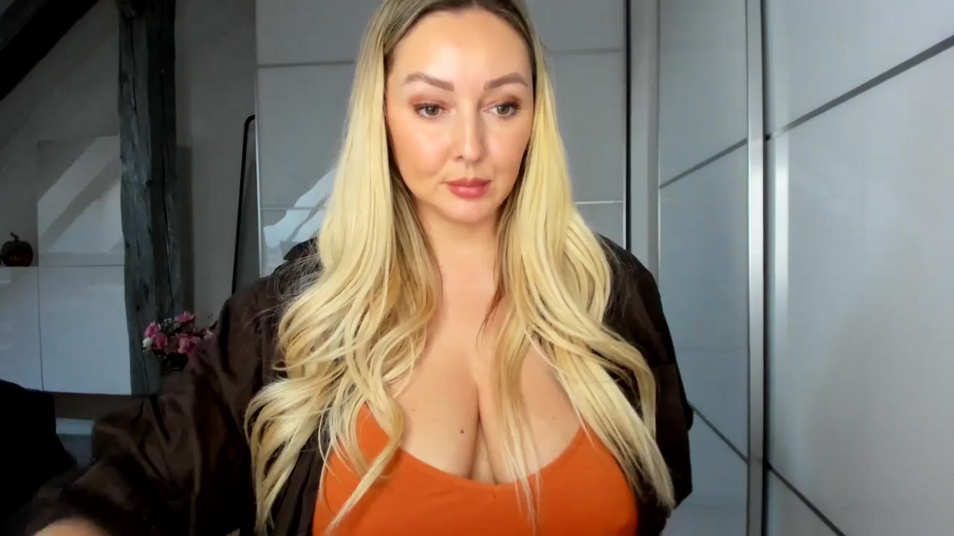 Gallery image thumbnail from Mi_Ha's myfreecams stream on, 10/01/2025, 15:34 image 11 of 20