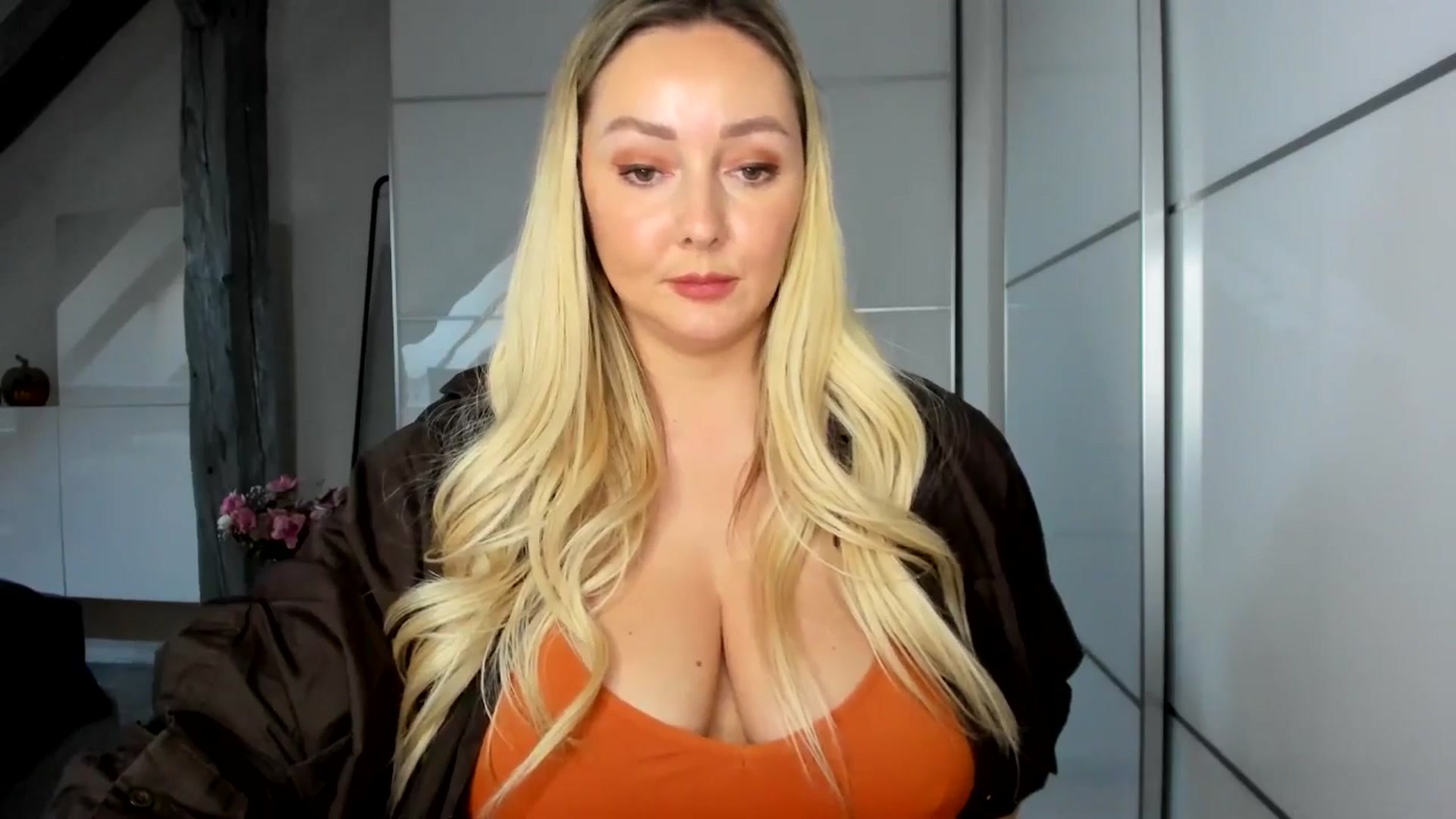 Gallery image thumbnail from Mi_Ha's myfreecams stream on, 10/01/2025, 15:34 image 10 of 20