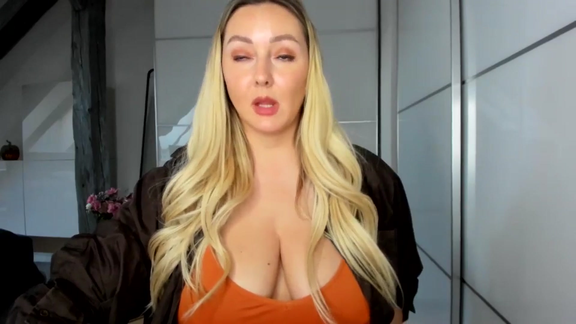 Gallery image thumbnail from Mi_Ha's myfreecams stream on, 10/01/2025, 15:34 image 6 of 20