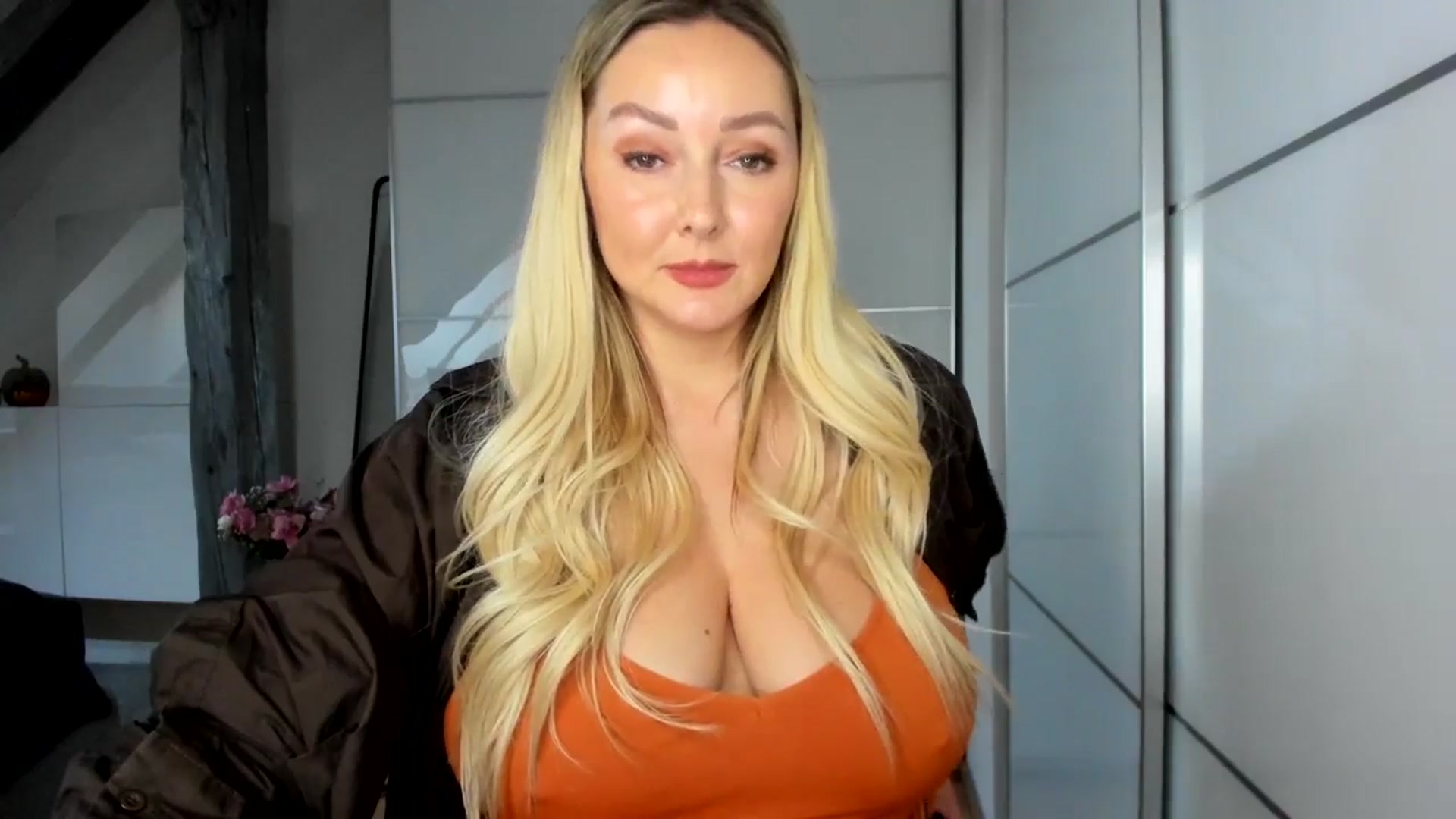 Gallery image thumbnail from Mi_Ha's myfreecams stream on, 10/01/2025, 15:34 image 15 of 20