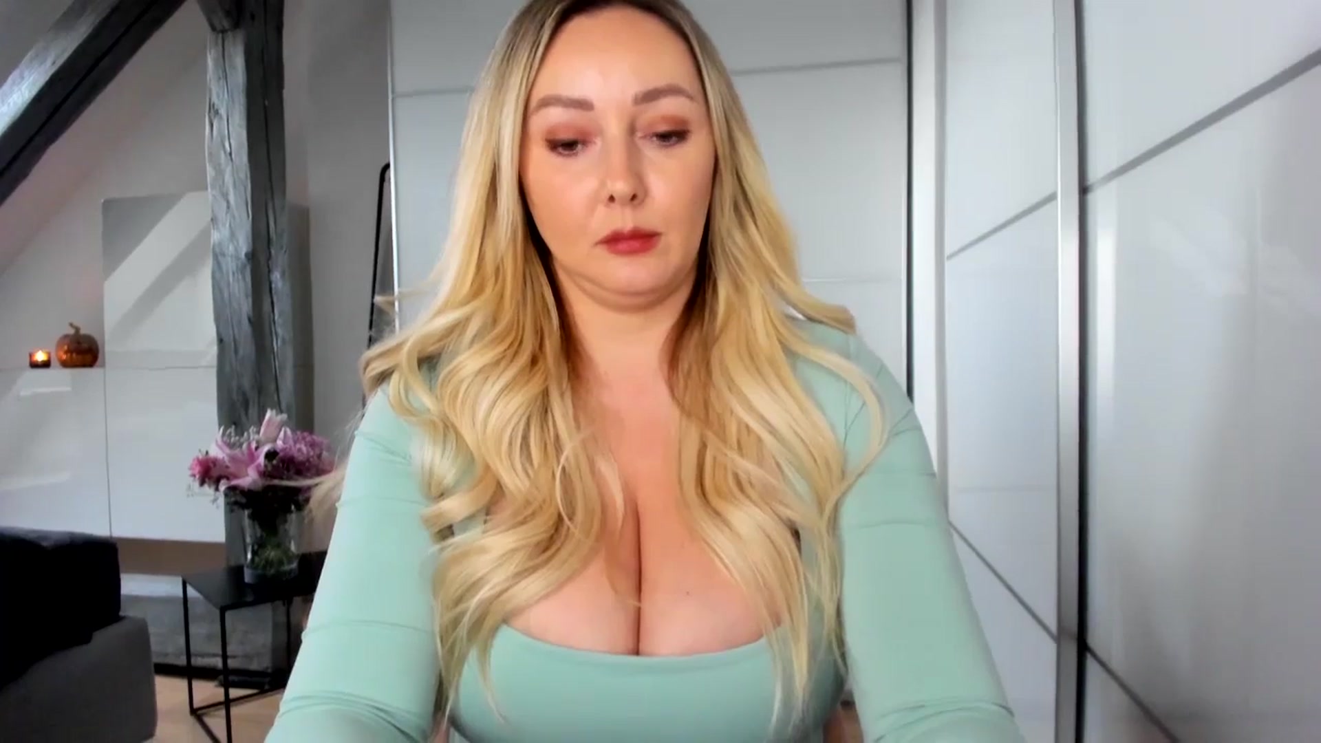 Gallery image thumbnail from Mi_Ha's myfreecams stream on, 10/02/2025, 14:33 image 10 of 20