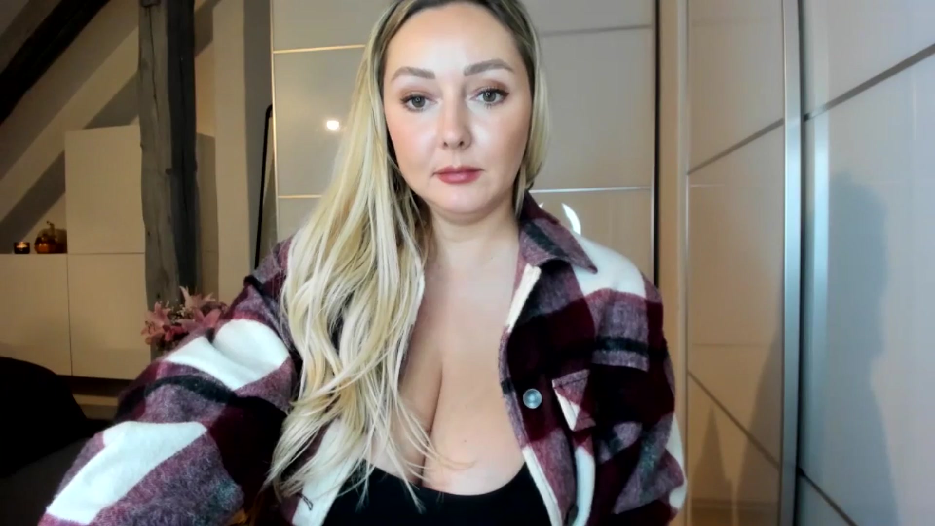 Gallery image thumbnail from Mi_Ha's myfreecams stream on, 10/04/2025, 15:40 image 20 of 20