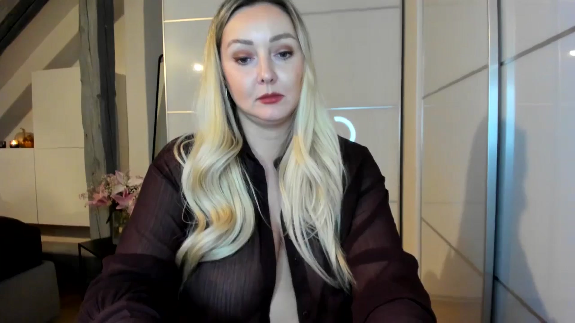 Gallery image thumbnail from Mi_Ha's myfreecams stream on, 10/05/2025, 20:42 image 6 of 20
