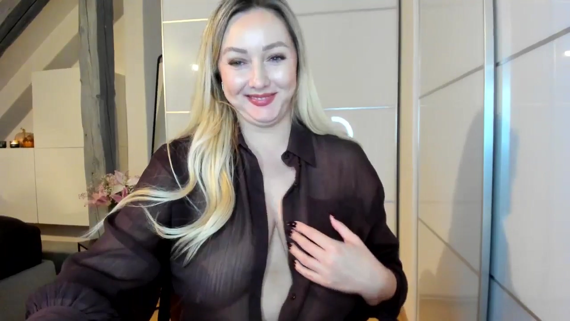 Gallery image thumbnail from Mi_Ha's myfreecams stream on, 10/05/2025, 20:42 image 14 of 20