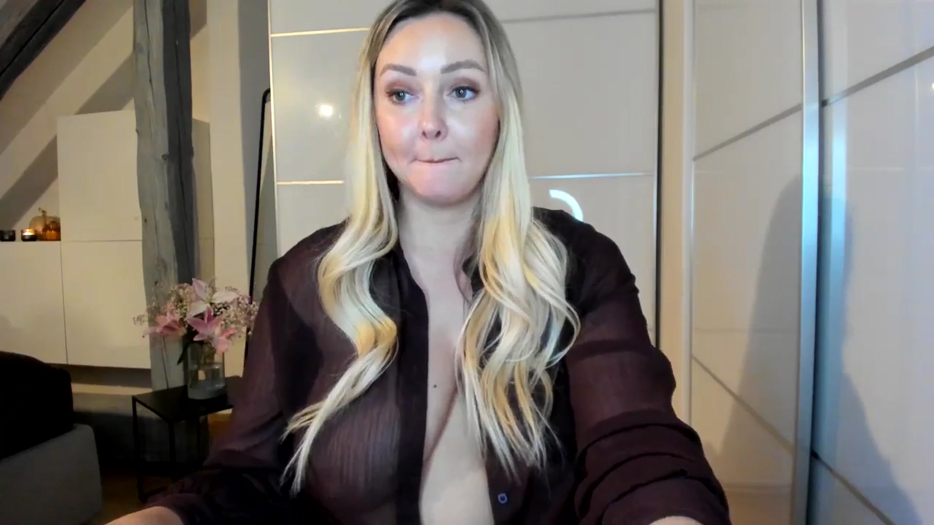 Gallery image thumbnail from Mi_Ha's myfreecams stream on, 10/05/2025, 21:10 image 11 of 20