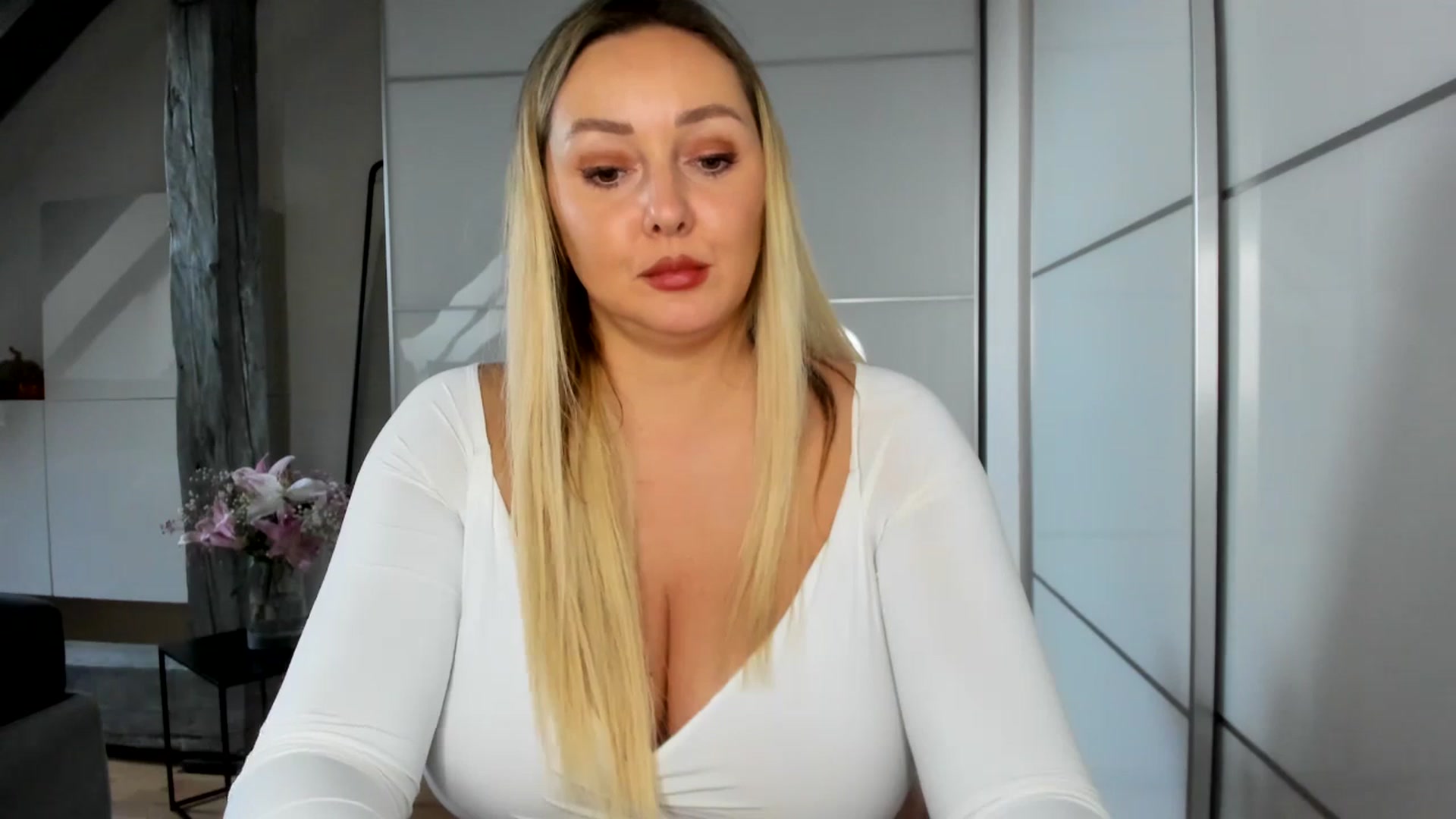 Gallery image thumbnail from Mi_Ha's myfreecams stream on, 10/06/2025, 15:03 image 16 of 20