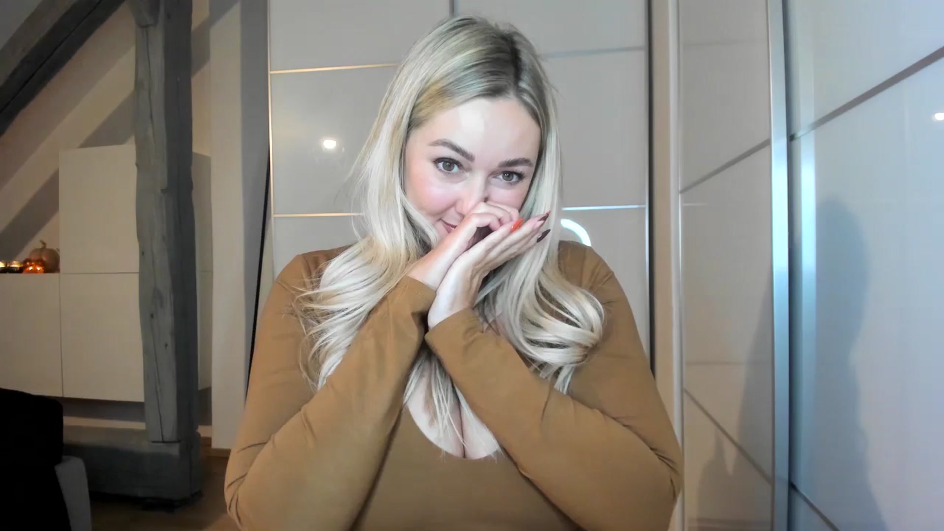 Gallery image thumbnail from Mi_Ha's myfreecams stream on, 10/17/2025, 17:19 image 10 of 20