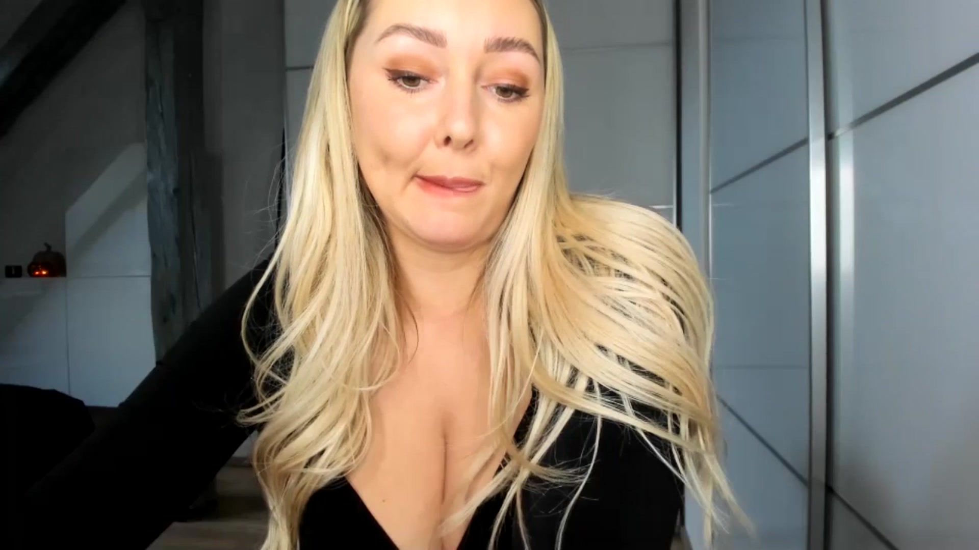 Gallery image thumbnail from Mi_Ha's myfreecams stream on, 10/19/2025, 15:38 image 18 of 20