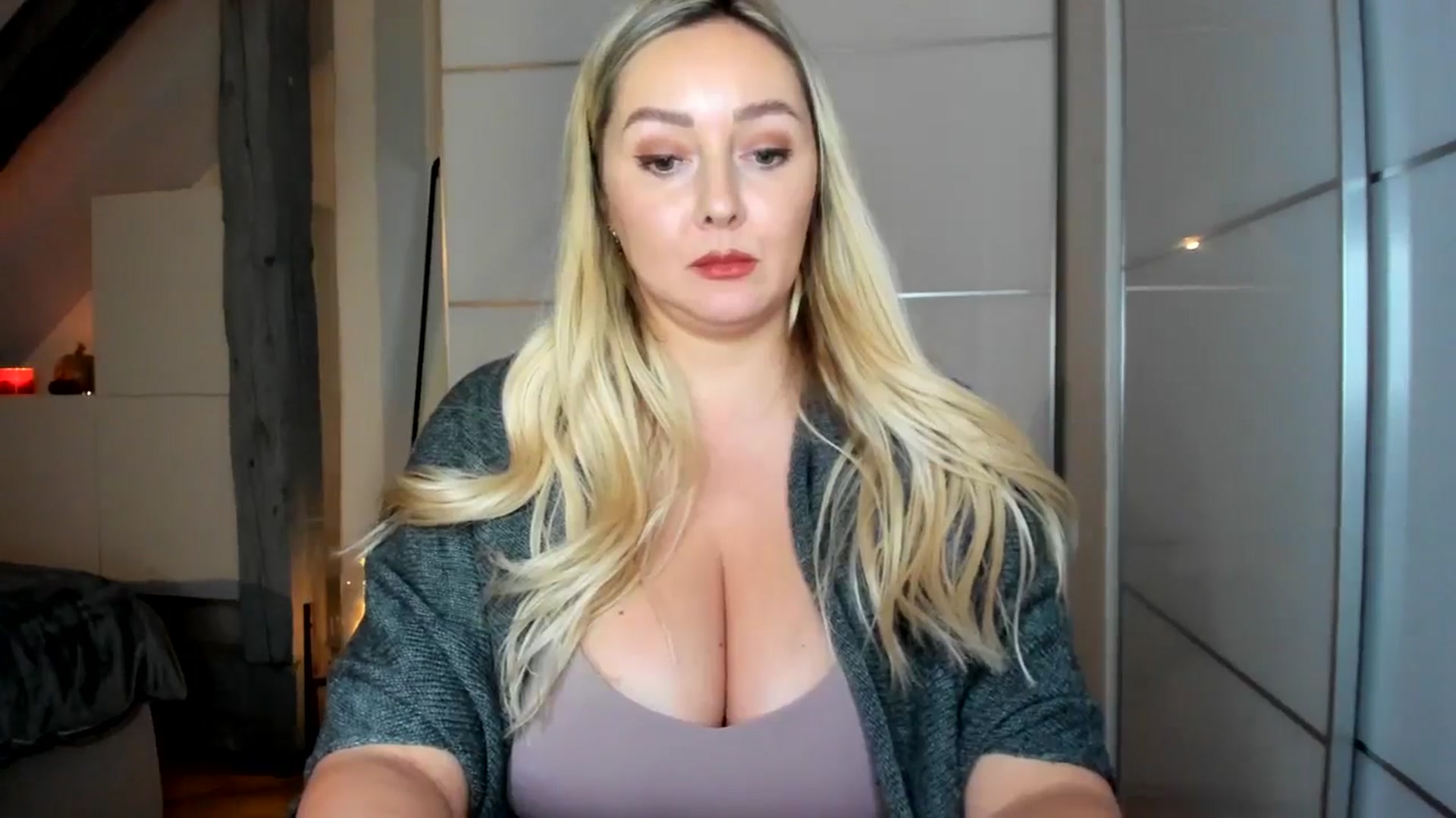Gallery image thumbnail from Mi_Ha's myfreecams stream on, 10/28/2025, 21:42 image 6 of 20