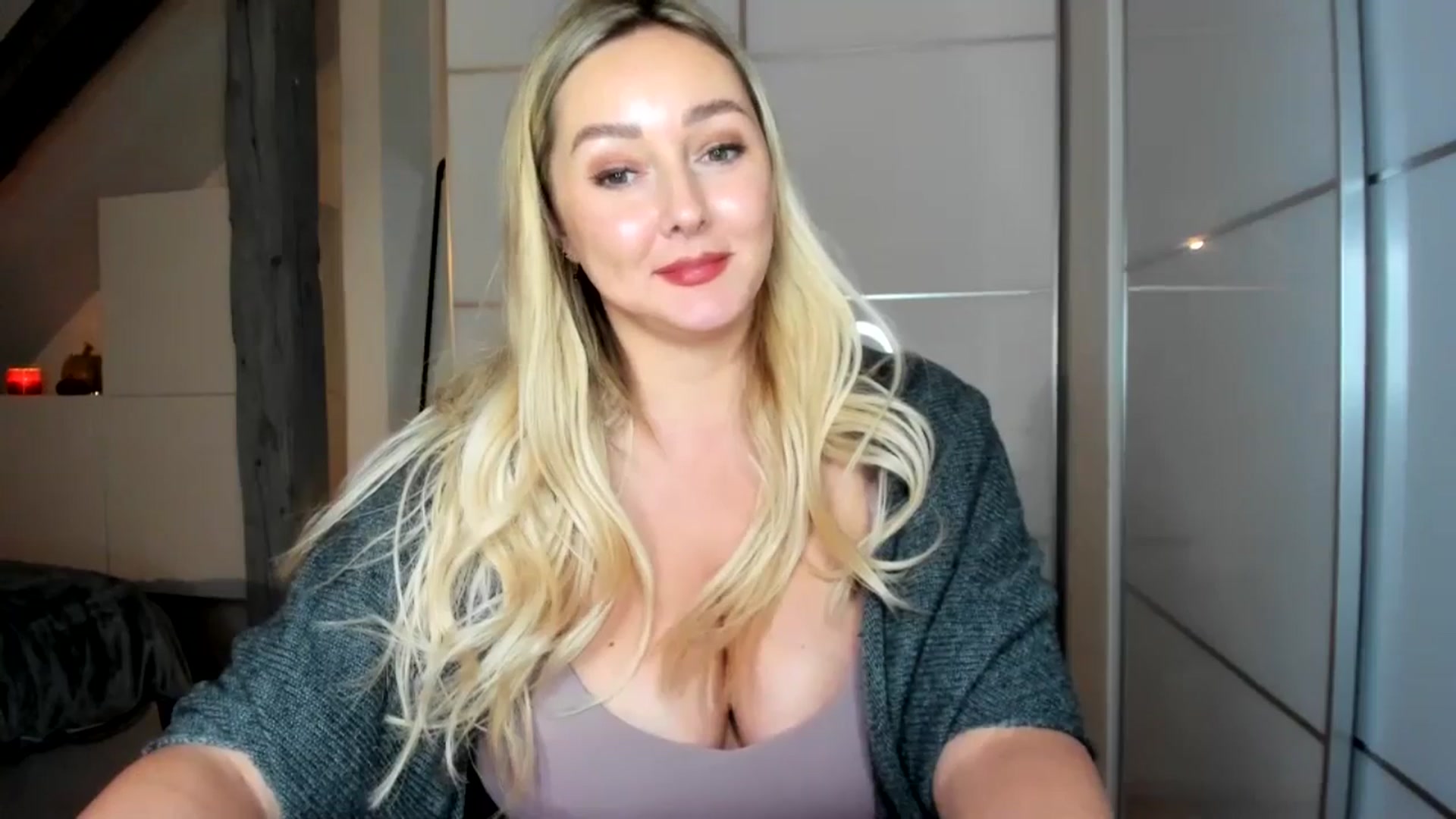 Gallery image thumbnail from Mi_Ha's myfreecams stream on, 10/28/2025, 21:42 image 18 of 20
