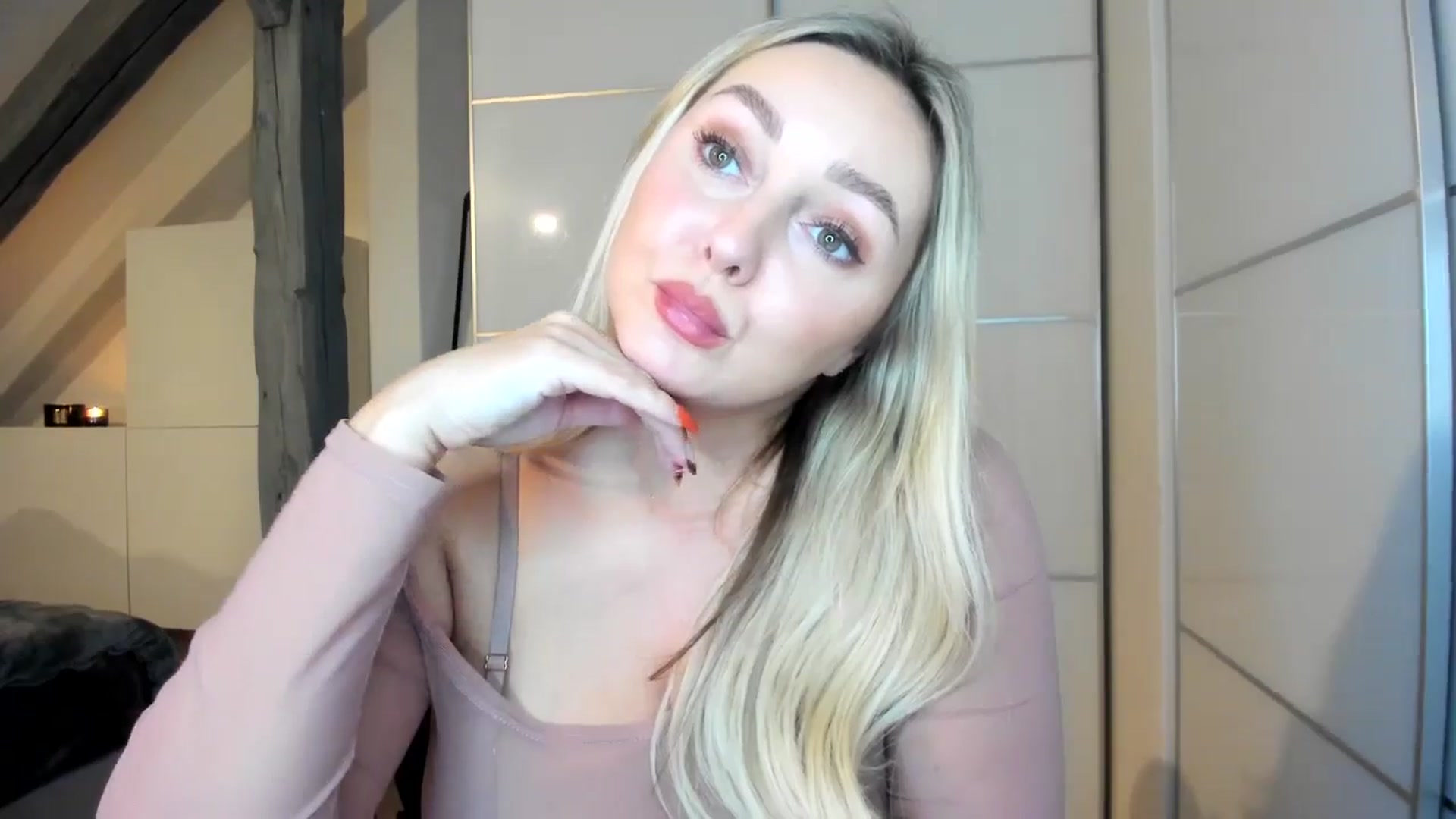 Gallery image thumbnail from Mi_Ha's myfreecams stream on, 11/04/2025, 17:35 image 13 of 20