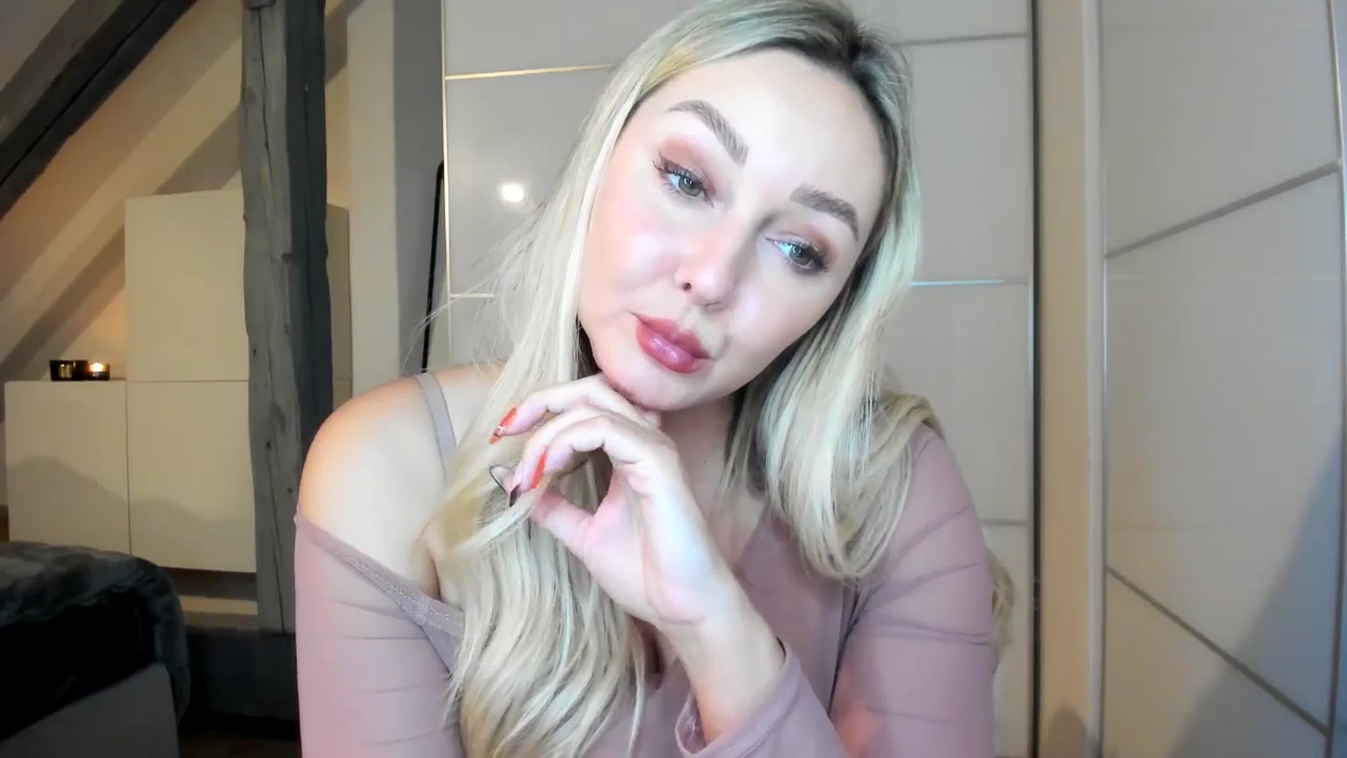 Gallery image thumbnail from Mi_Ha's myfreecams stream on, 11/04/2025, 17:35 image 4 of 20