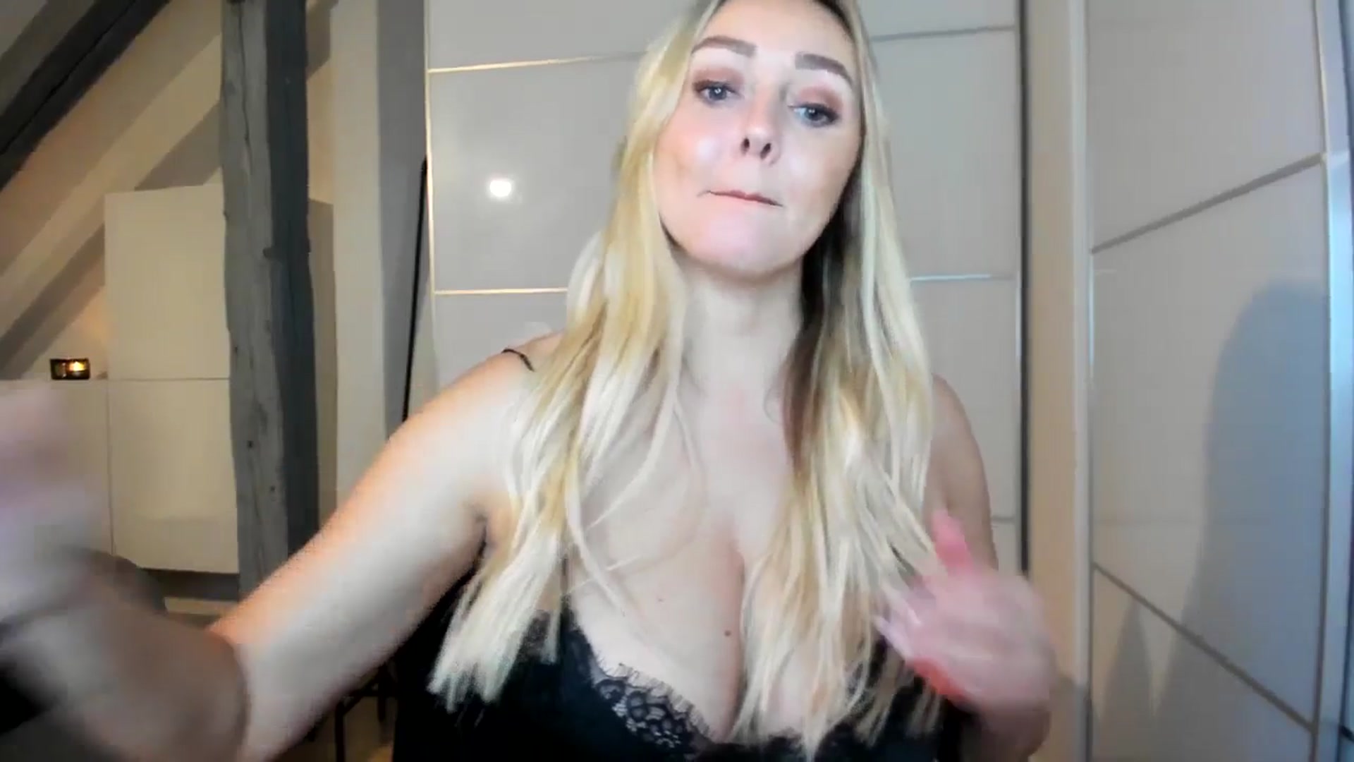Gallery image thumbnail from Mi_Ha's myfreecams stream on, 11/05/2025, 17:10 image 13 of 20