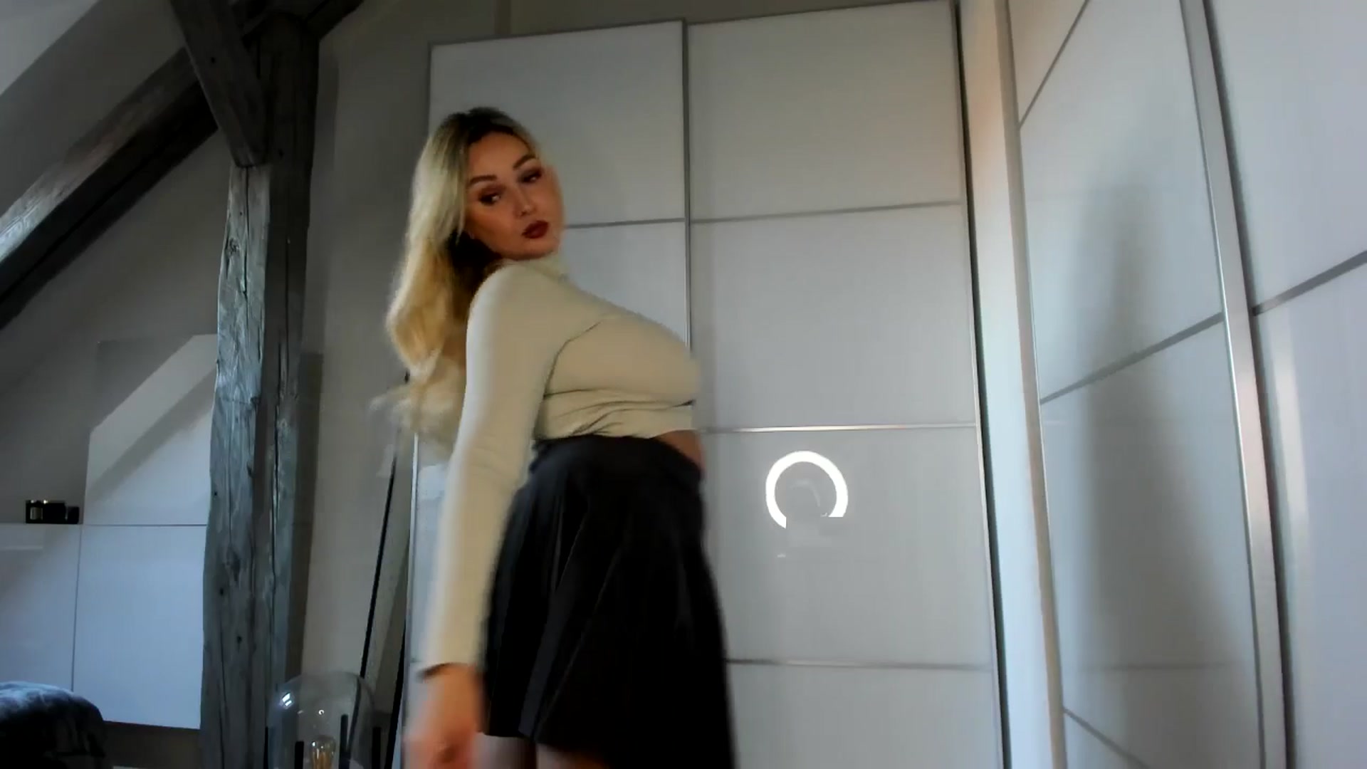 Gallery image thumbnail from Mi_Ha's myfreecams stream on, 11/07/2025, 14:05 image 17 of 20